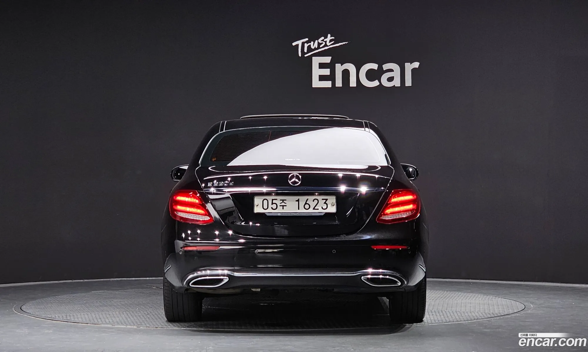 Benz E-Class W213 E220D Exclusive - фотография 19089349