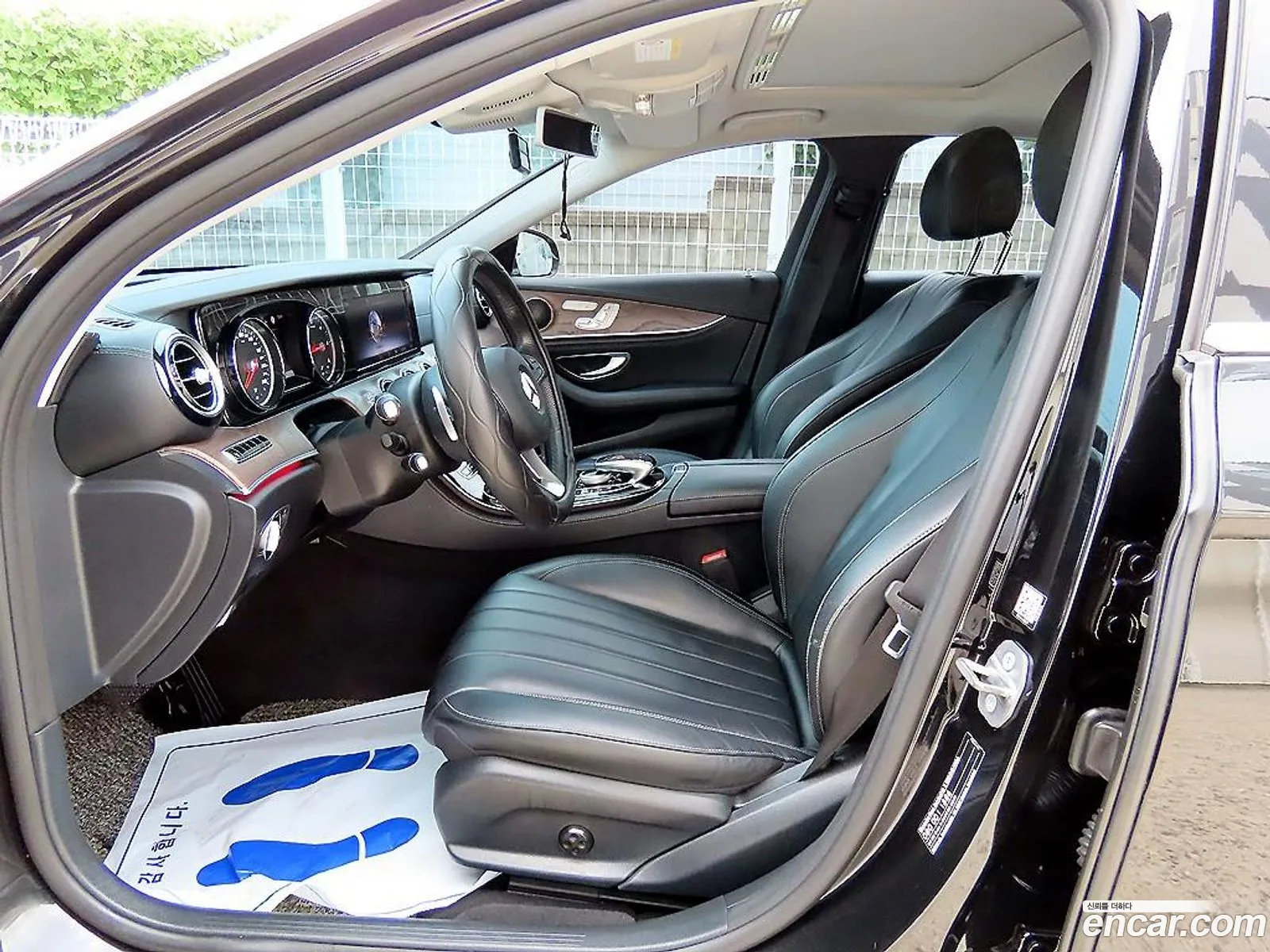 Benz E-Class W213 E220D Exclusive - фотография 19105937