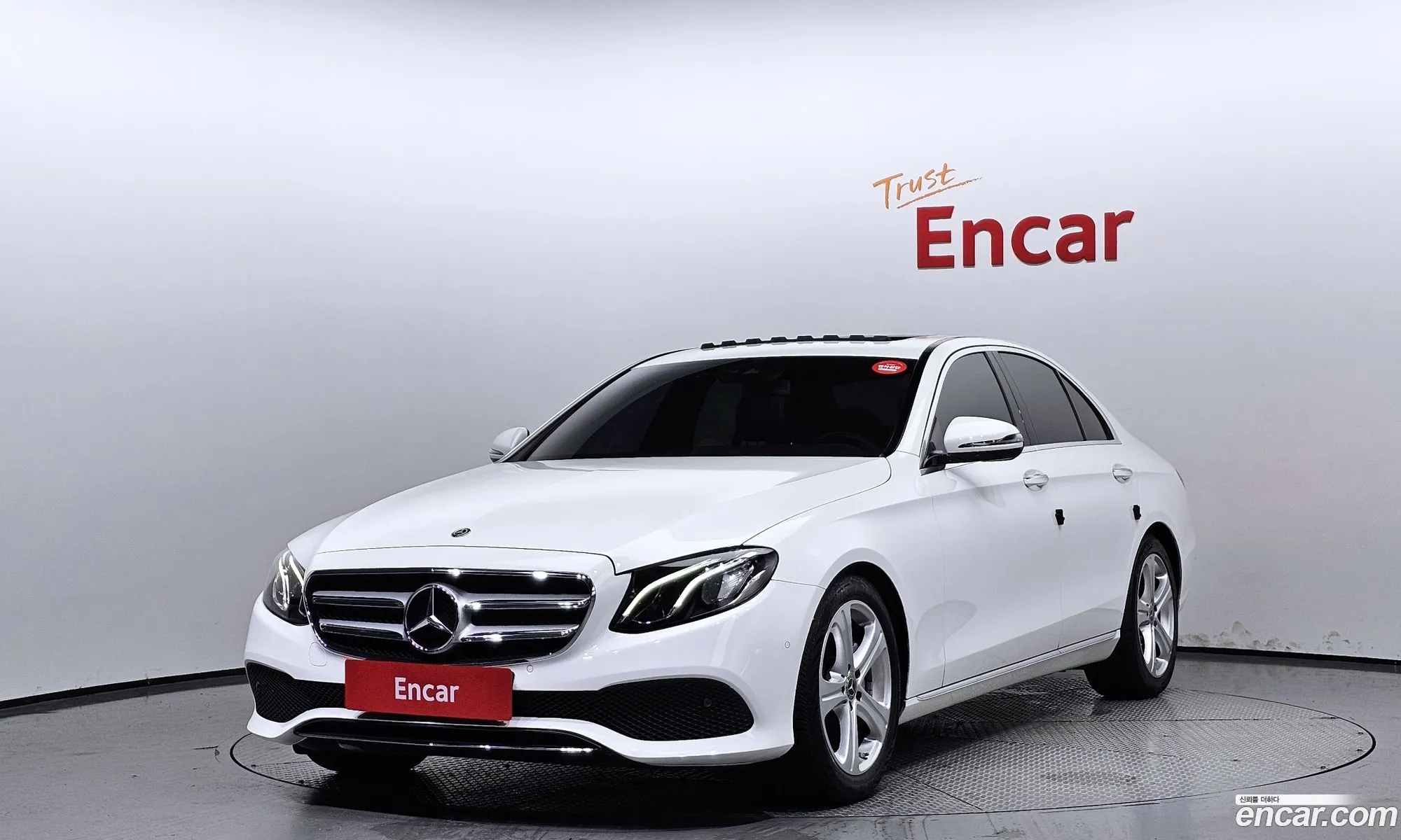 Mercedes E-Class W213 E200 Avantgarde - фотография 19130898