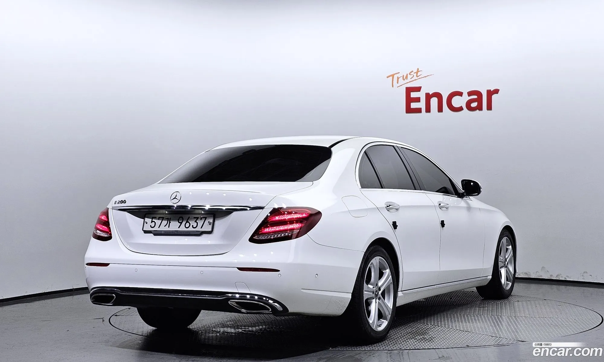Mercedes E-Class W213 E200 Avantgarde - фотография 19130899