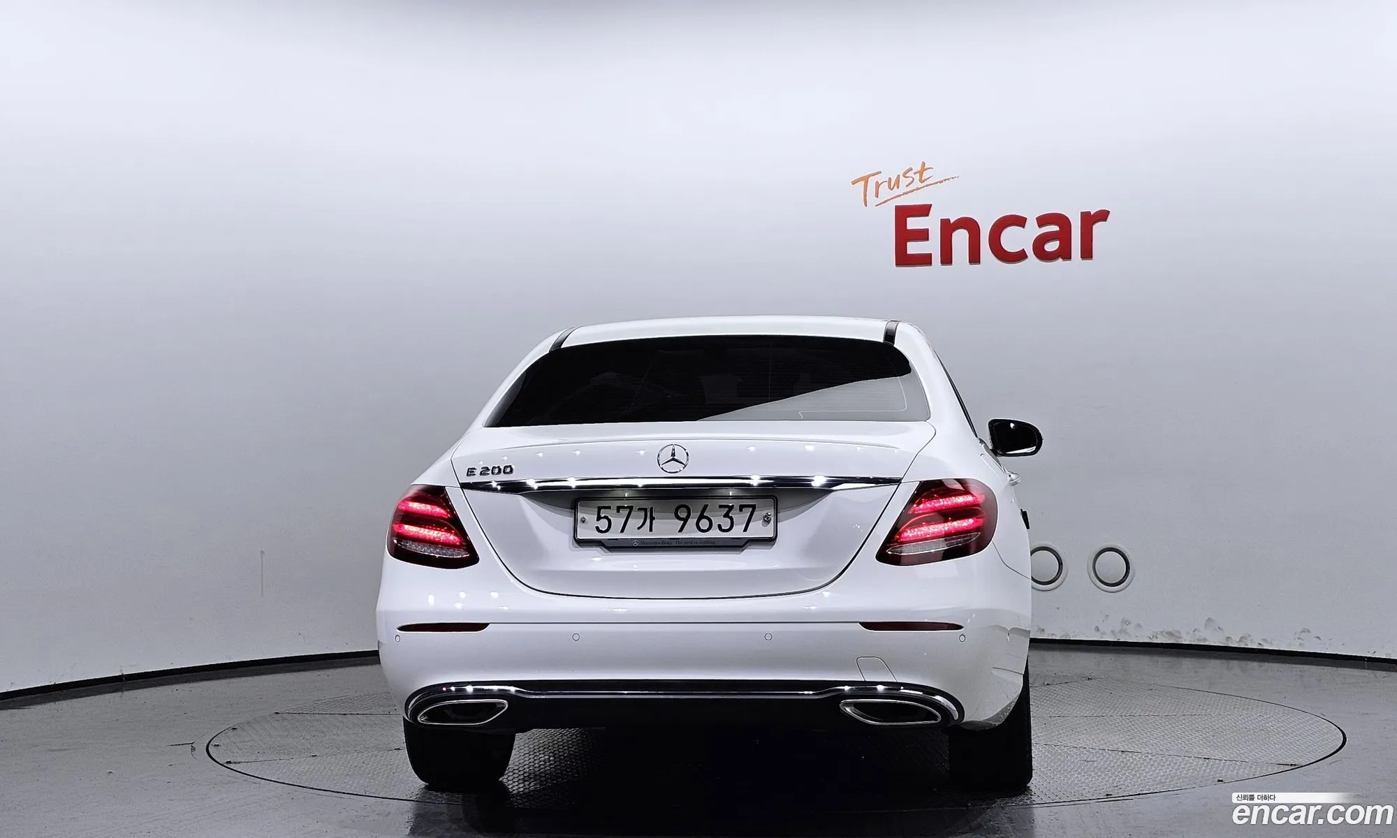 Mercedes E-Class W213 E200 Avantgarde - фотография 19130901