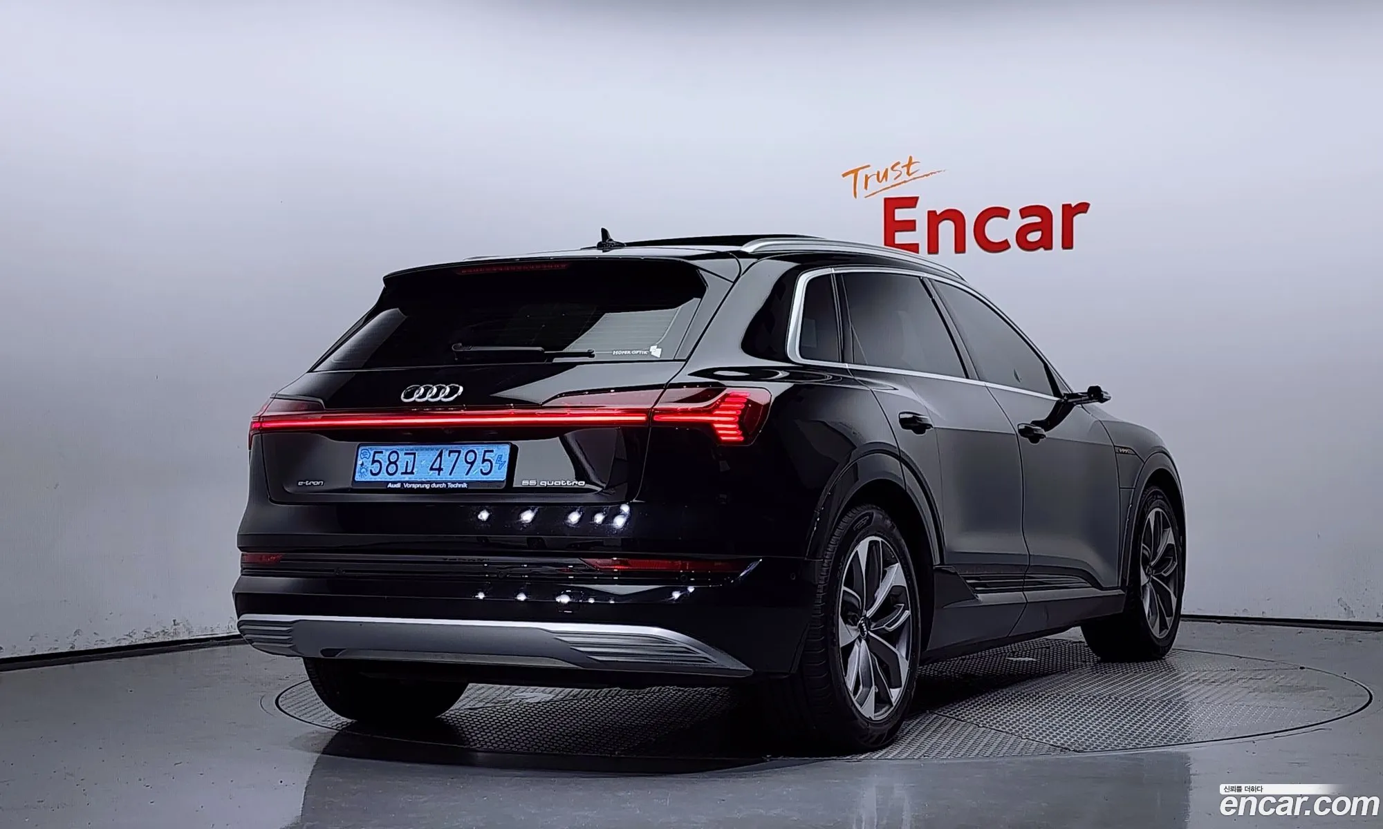 Audi E-Tron 55 Quattro - фотография 117623