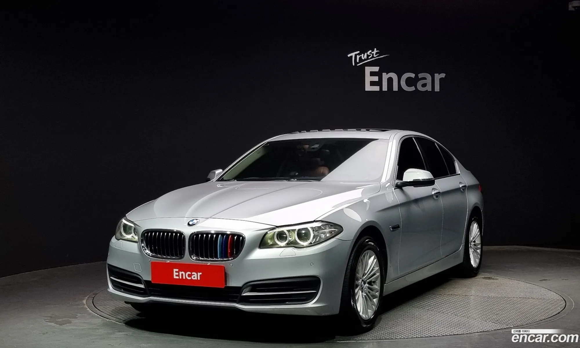 BMW 5 Series F10 520D xDrive - фотография 17963563