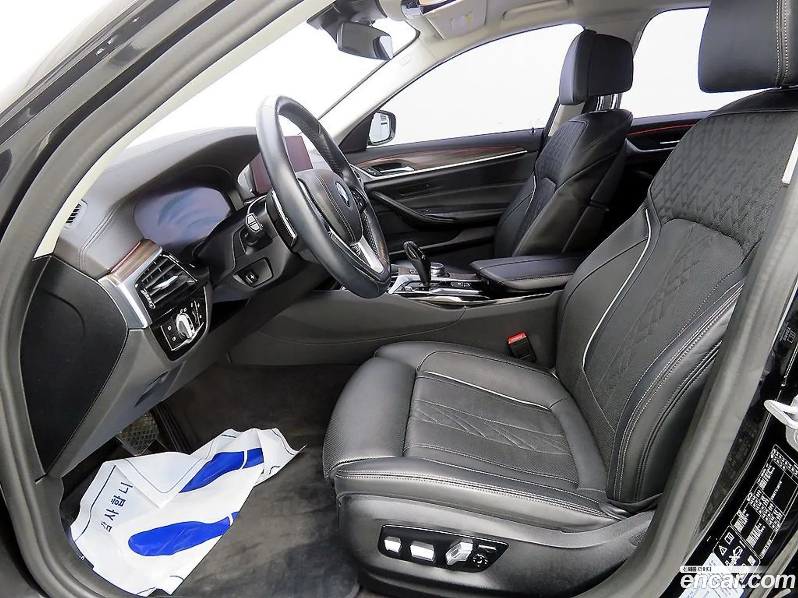 BMW 5 Series G30 530I xDrive Luxury Plus - фотография 17292873