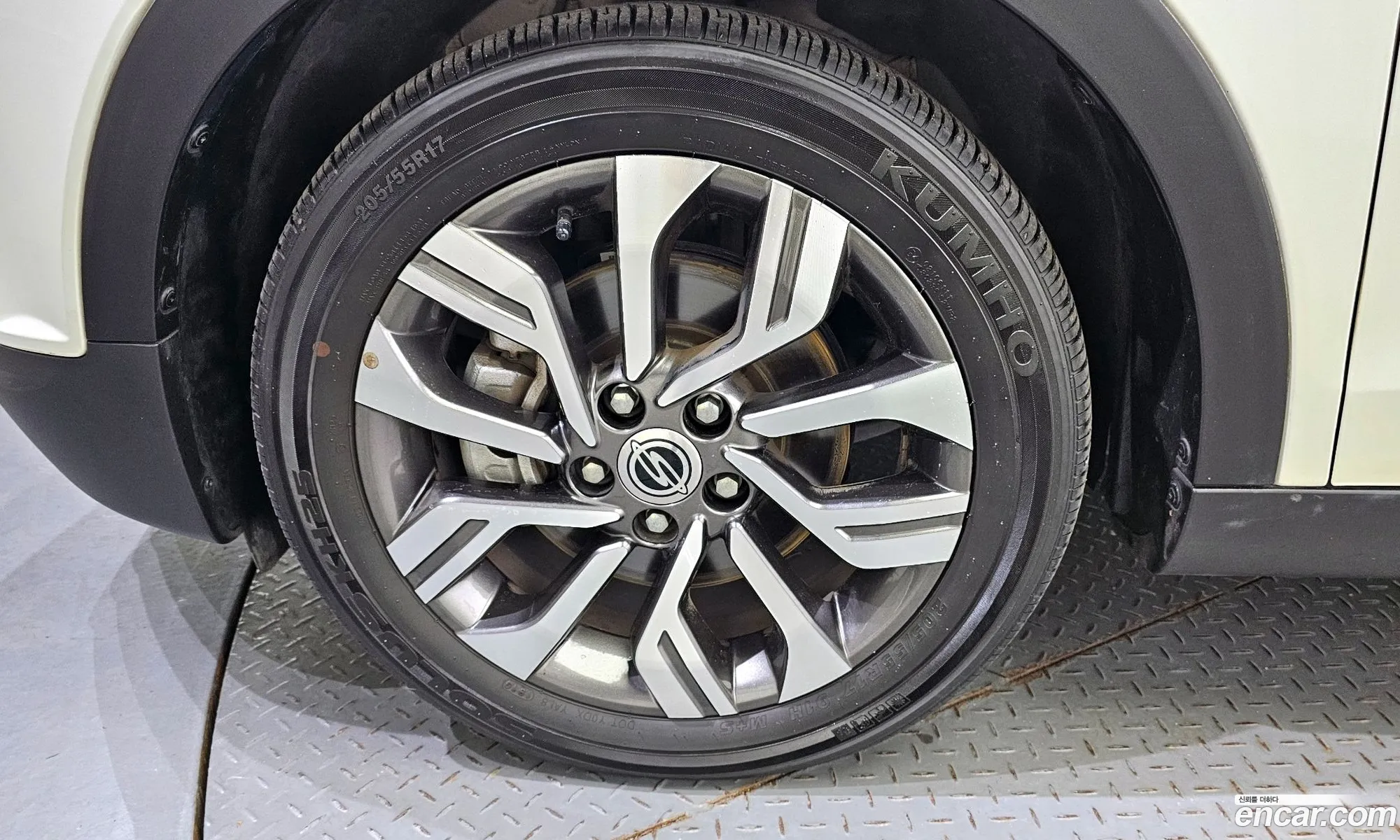 Kg Mobility Ssangyong Tivoli Air Diesel Ix 2Wd - фотография 6990057