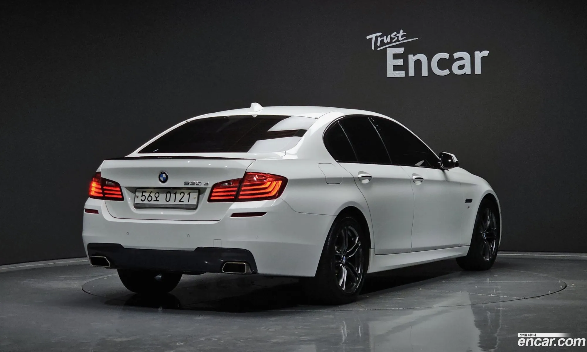 BMW 5 Series F10 520D M Aerodynamics - фотография 6933501