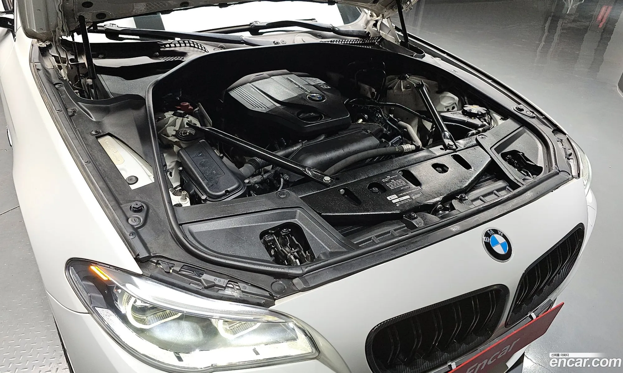 BMW 5 Series F10 520D M Aerodynamics - фотография 6933505