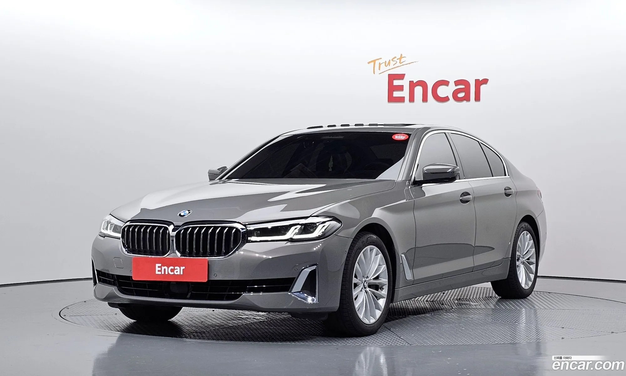 BMW 5 Series G30 530I xDrive Luxury - фотография 17825508