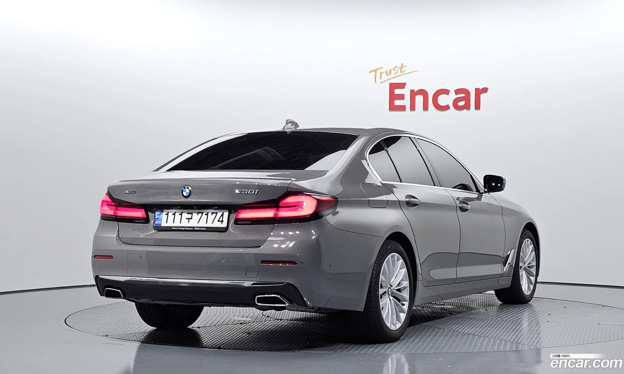 BMW 5 Series G30 530I xDrive Luxury - фотография 17825509