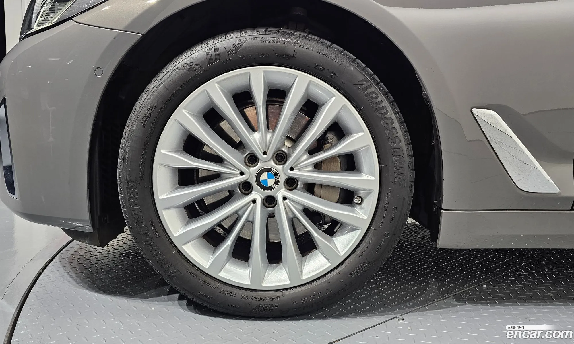 BMW 5 Series G30 530I xDrive Luxury - фотография 17825512