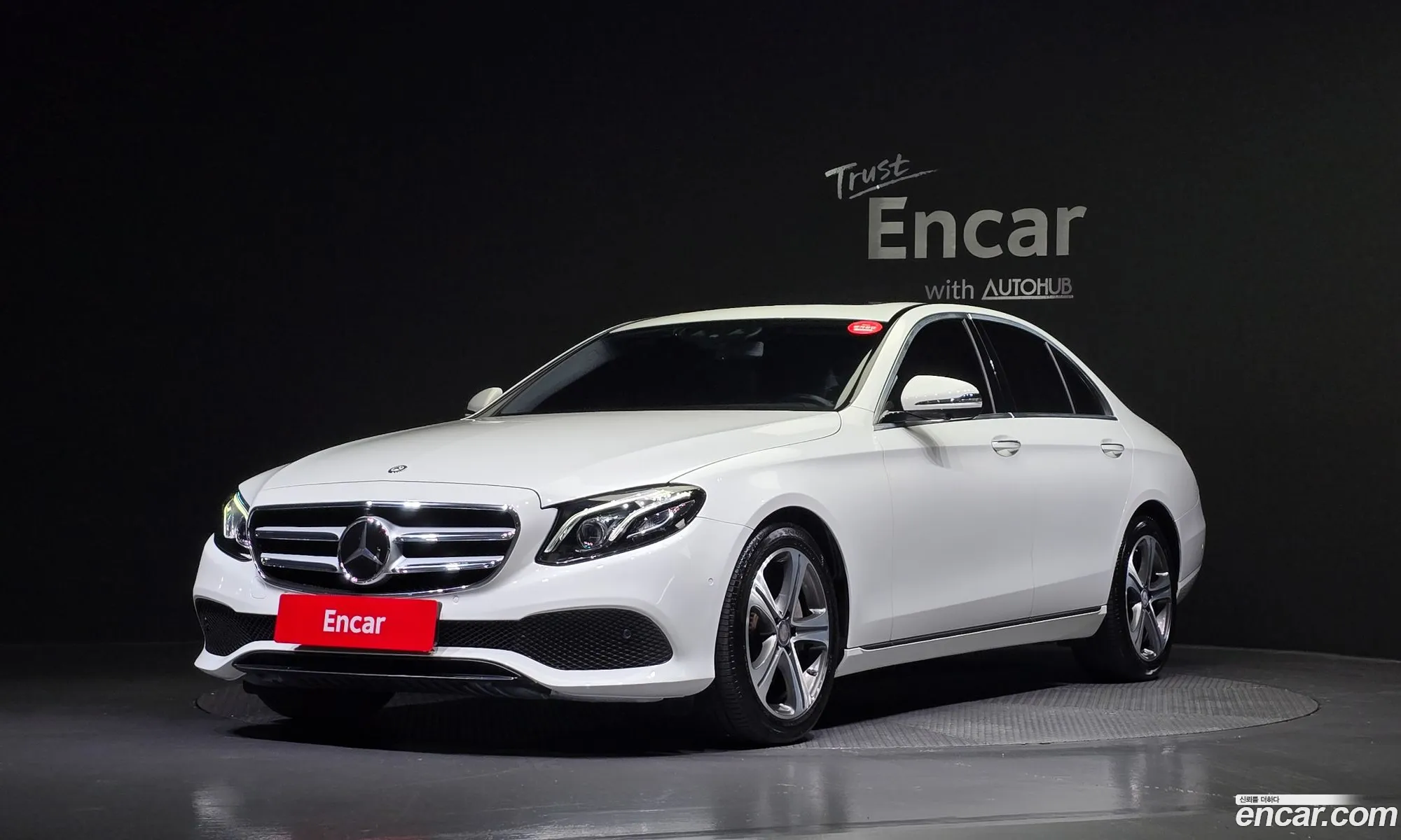 Mercedes E-Class W213 E300 Avantgarde Intelligent Drive - фотография 19113410