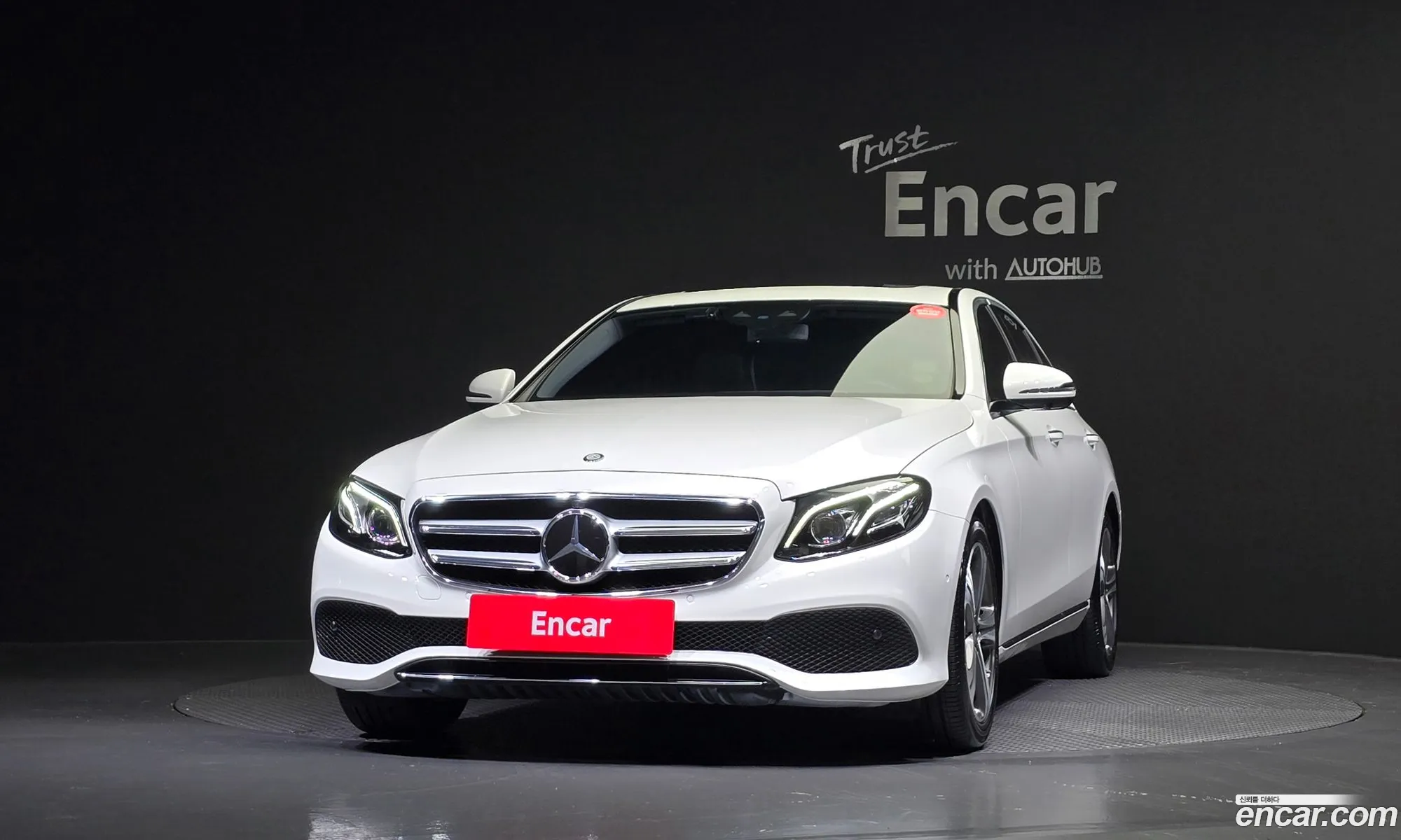 Mercedes E-Class W213 E300 Avantgarde Intelligent Drive - фотография 19113412