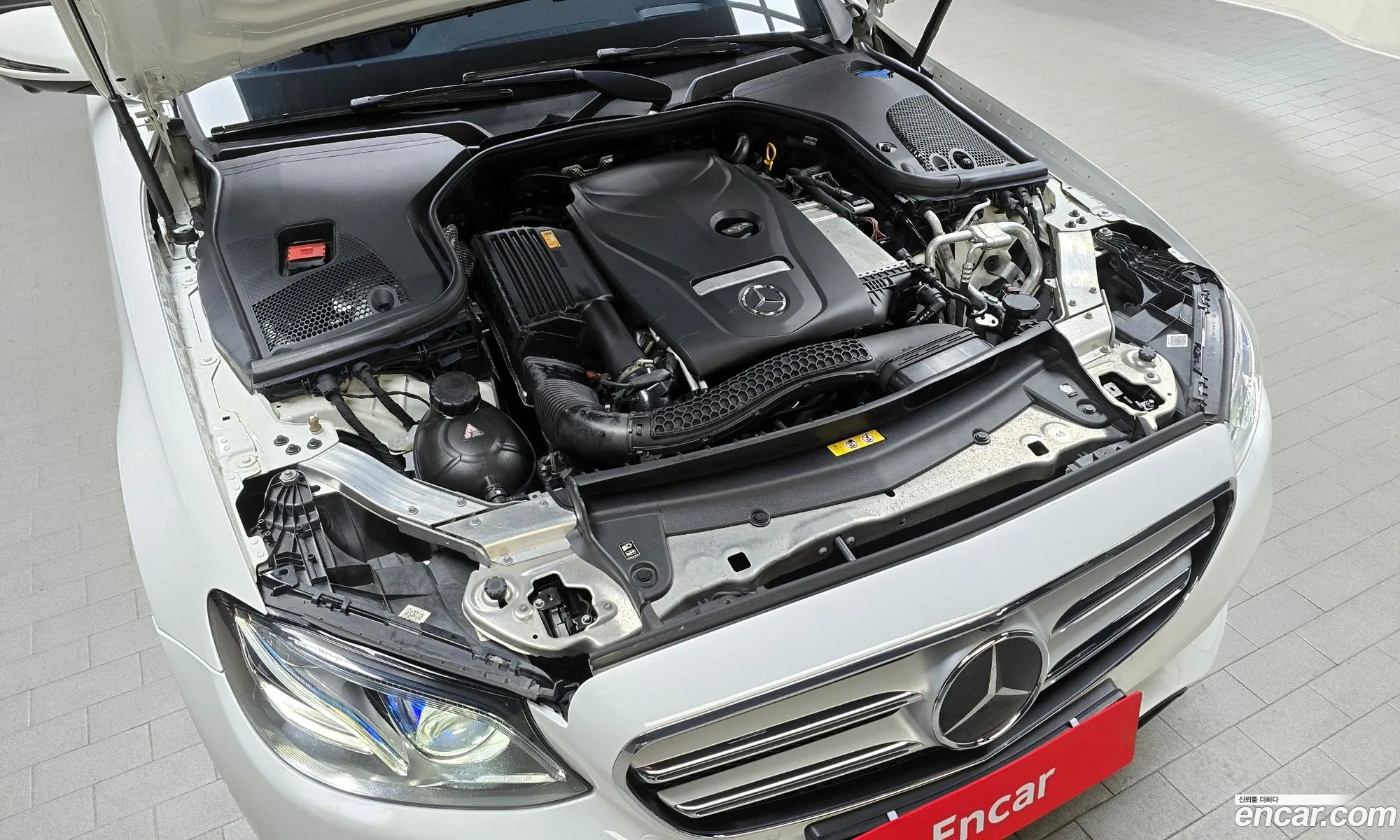 Mercedes E-Class W213 E300 Avantgarde Intelligent Drive - фотография 19113415