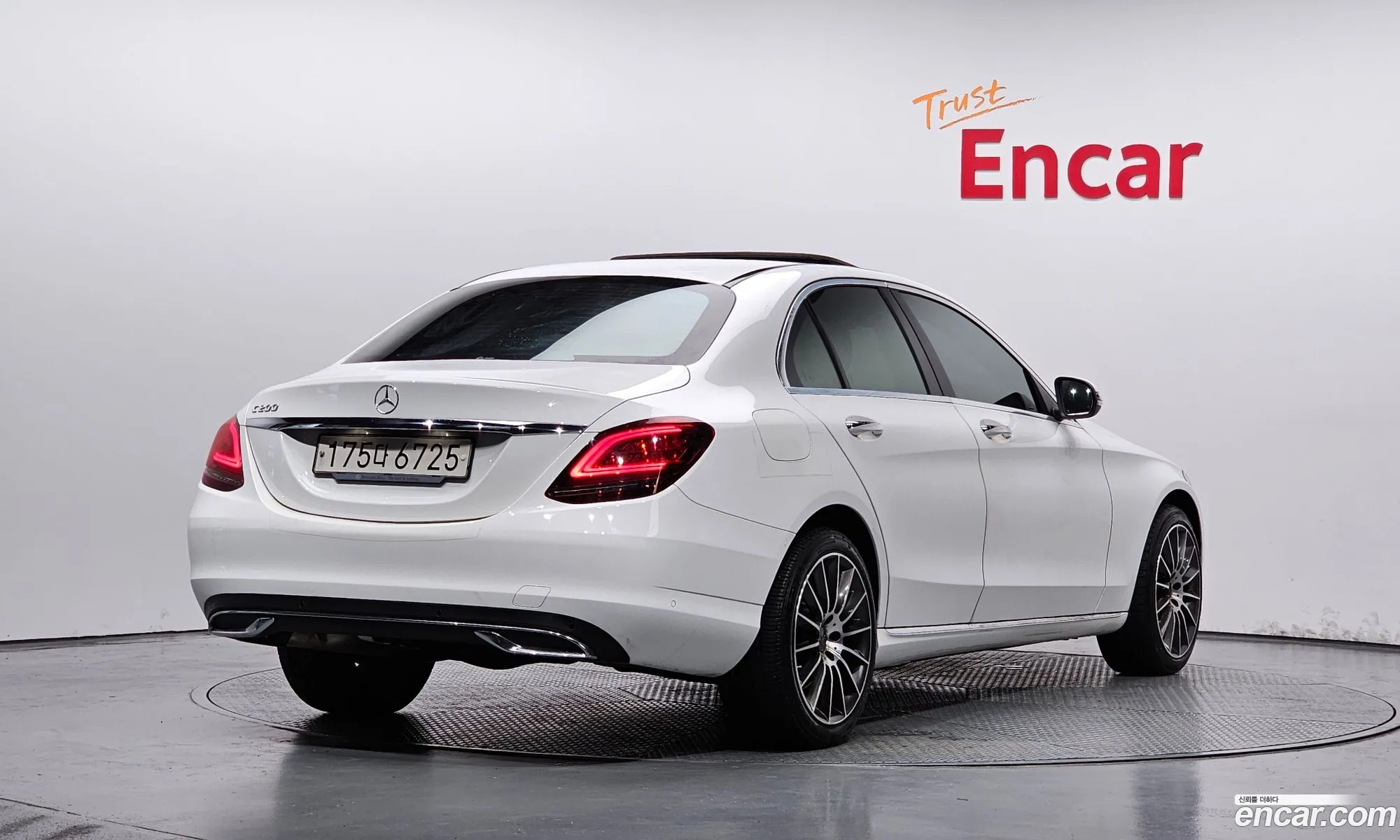 Mercedes C-Class W205 C200 Avantgarde - фотография 19038595