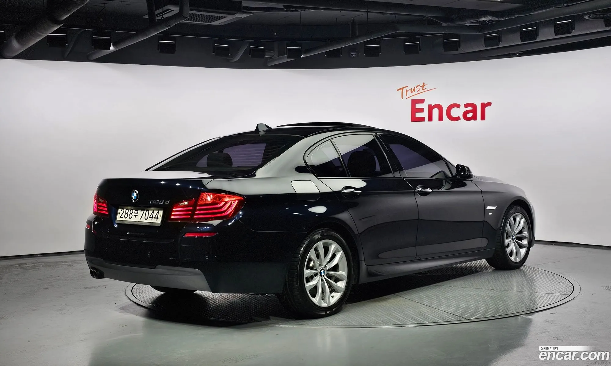 BMW 5 Series F10 520D M Aerodynamics - фотография 7392231
