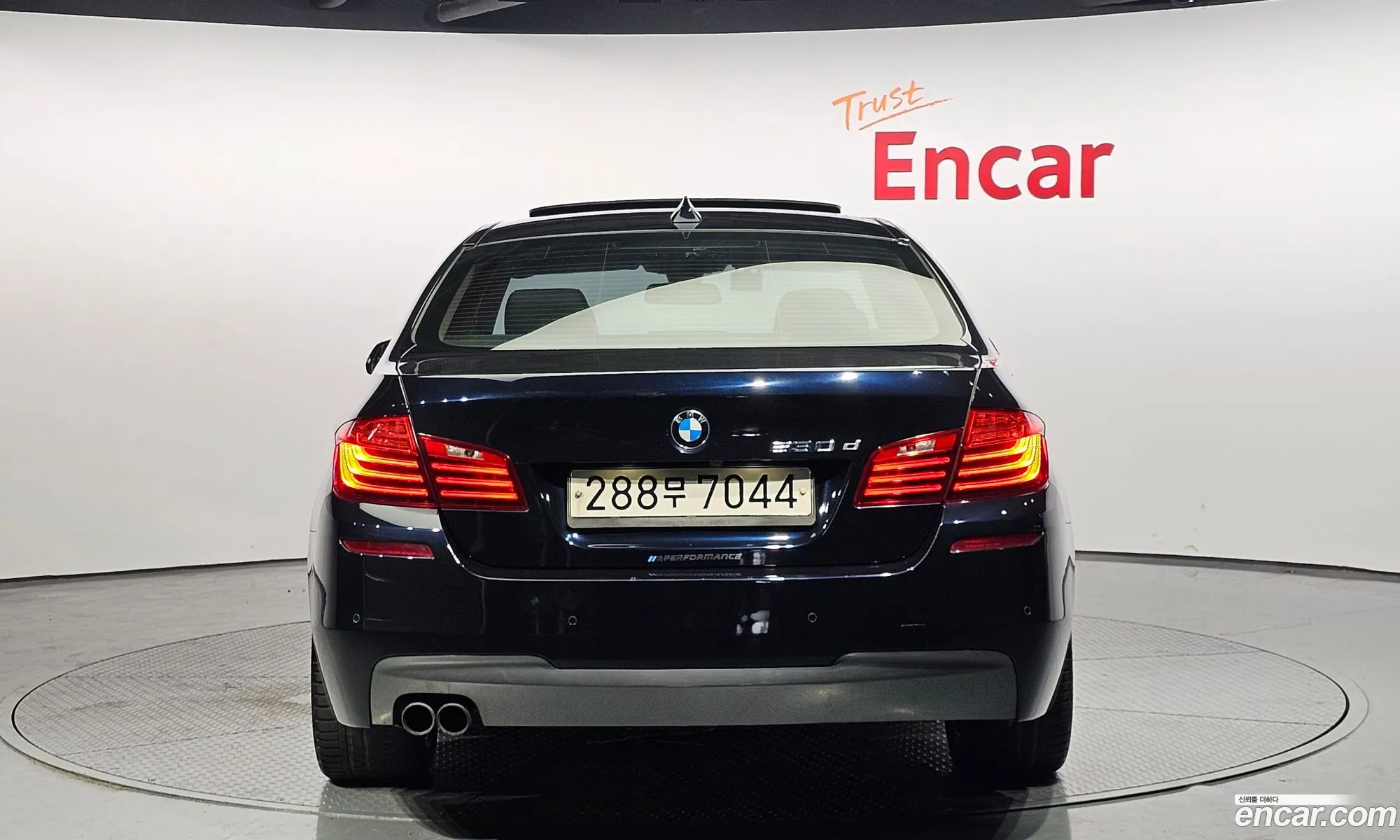 BMW 5 Series F10 520D M Aerodynamics - фотография 7392233