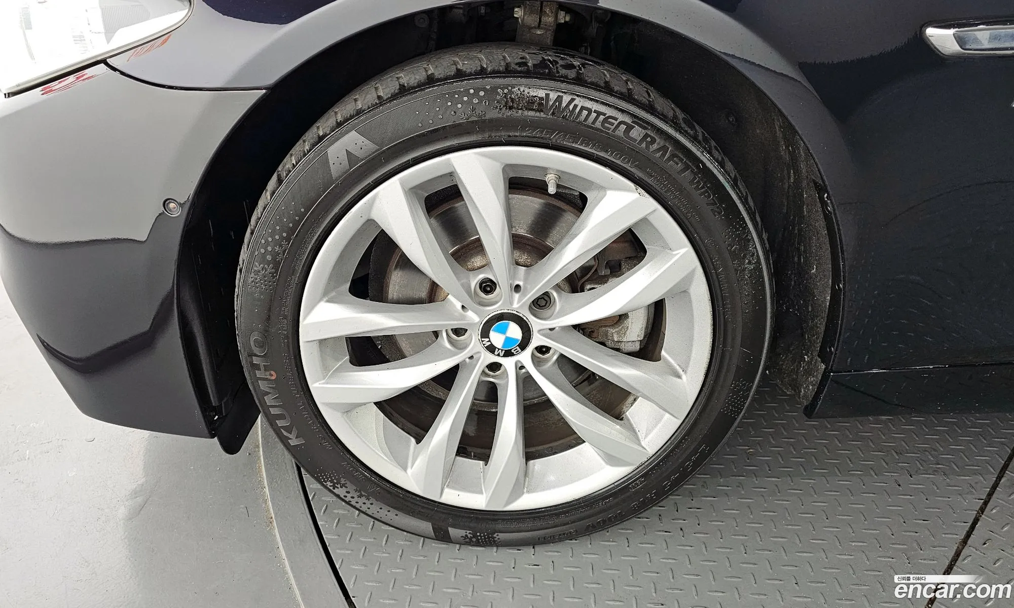 BMW 5 Series F10 520D M Aerodynamics - фотография 7392234