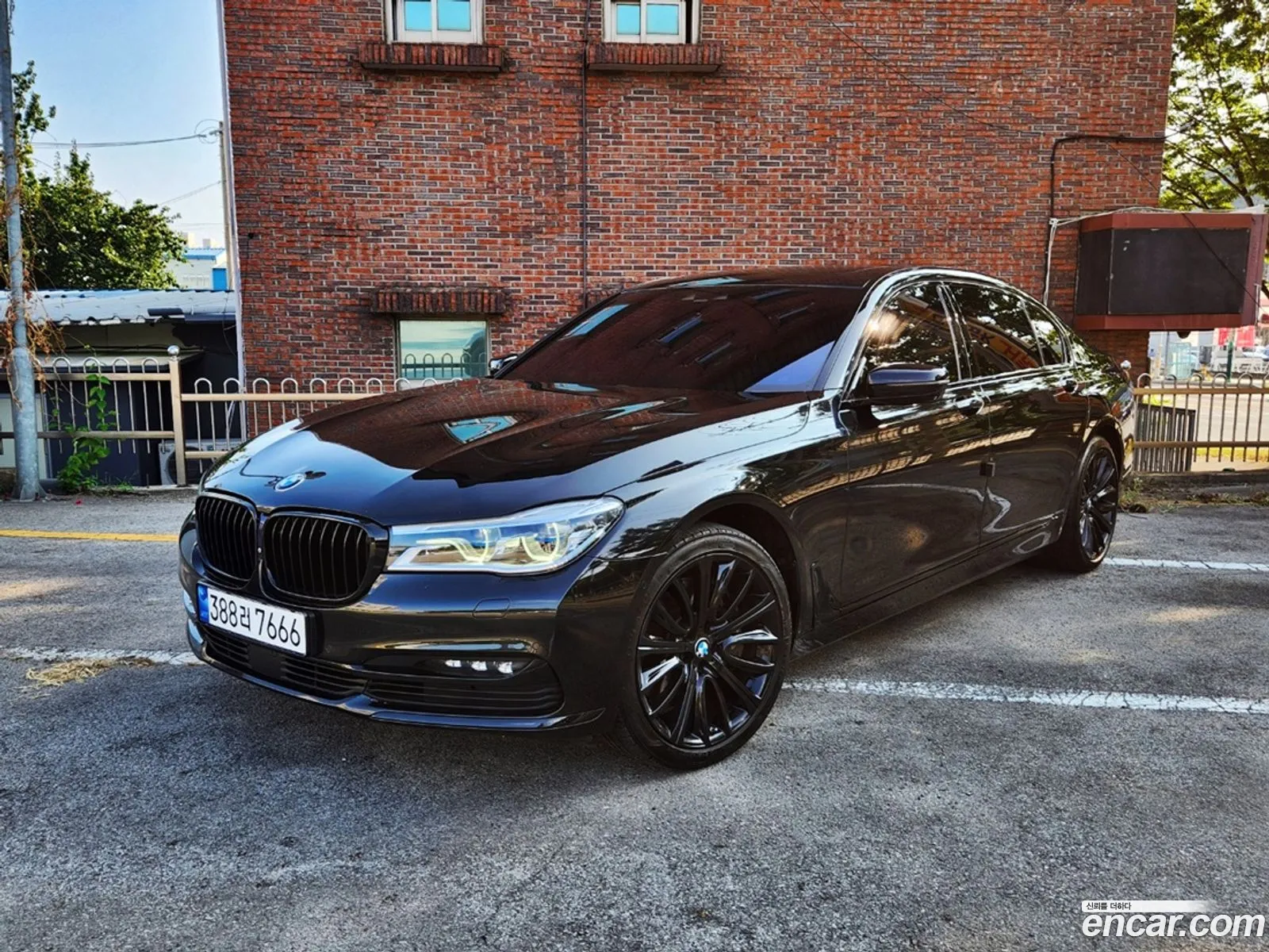 BMW 7 Series G11 750Li xDrive - фотография 6831288