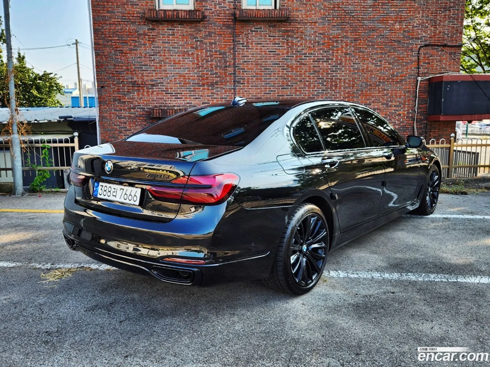 BMW 7 Series G11 750Li xDrive - фотография 6831289