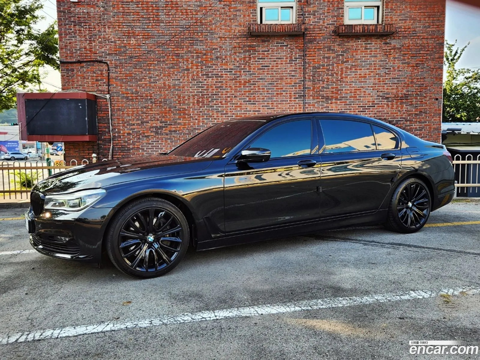BMW 7 Series G11 750Li xDrive - фотография 6831292