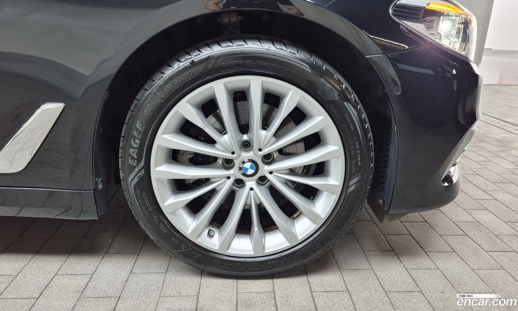 BMW 5 Series G30 520D xDrive Luxury Plus - фотография 17352079