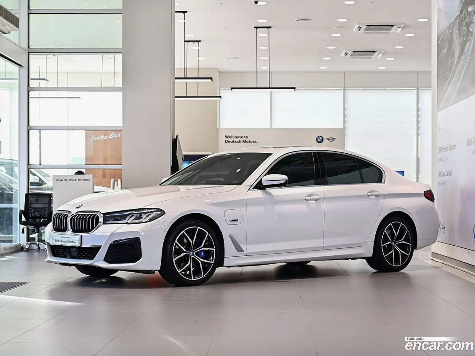 BMW 5 Series G30 530E M Sports - фотография 7393100