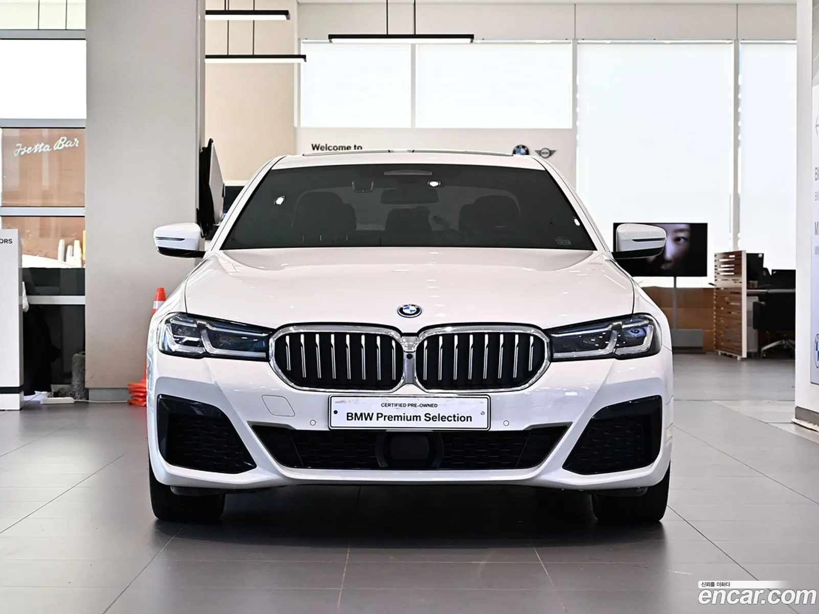 BMW 5 Series G30 530E M Sports - фотография 7393101