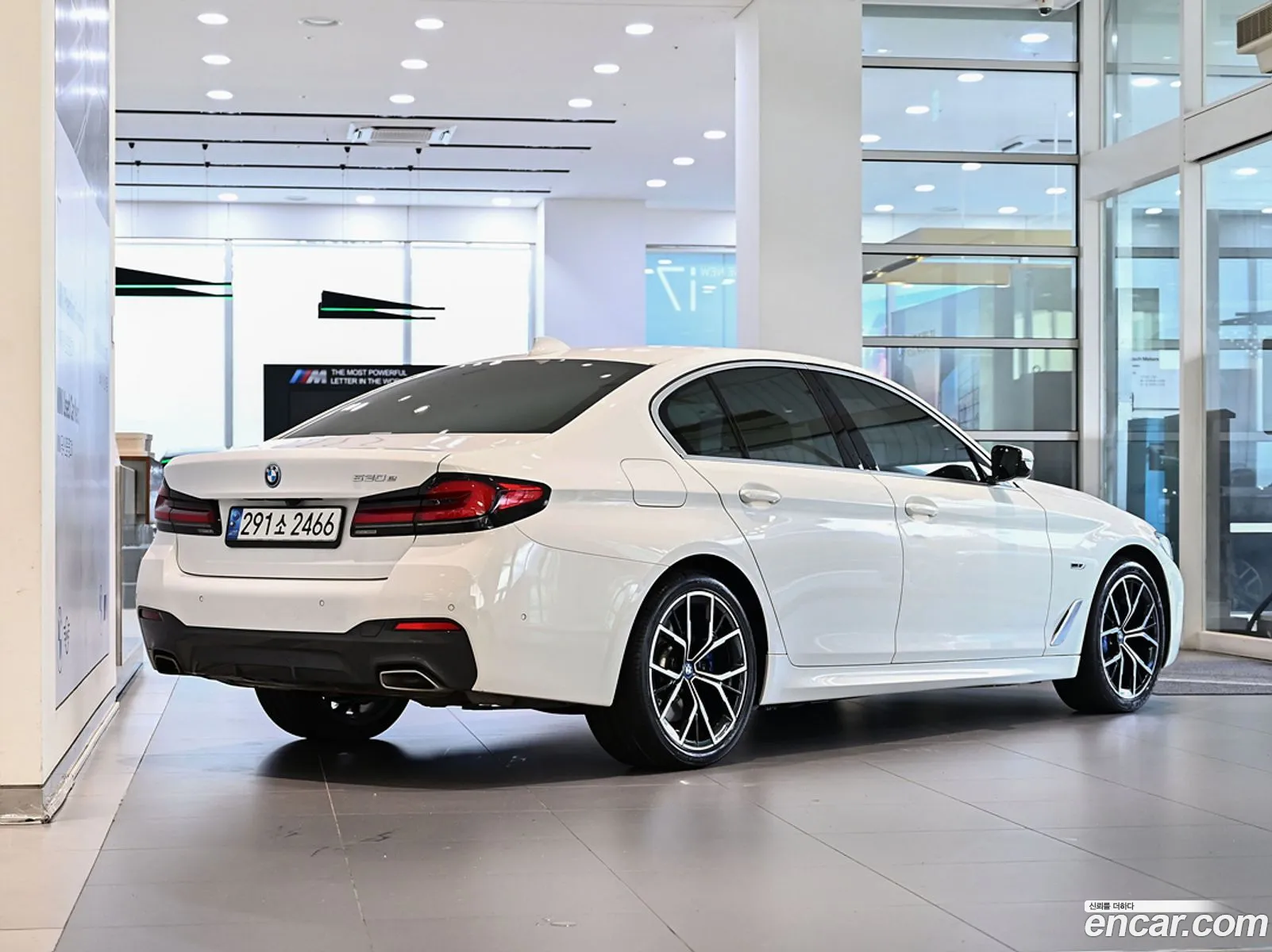BMW 5 Series G30 530E M Sports - фотография 7393103