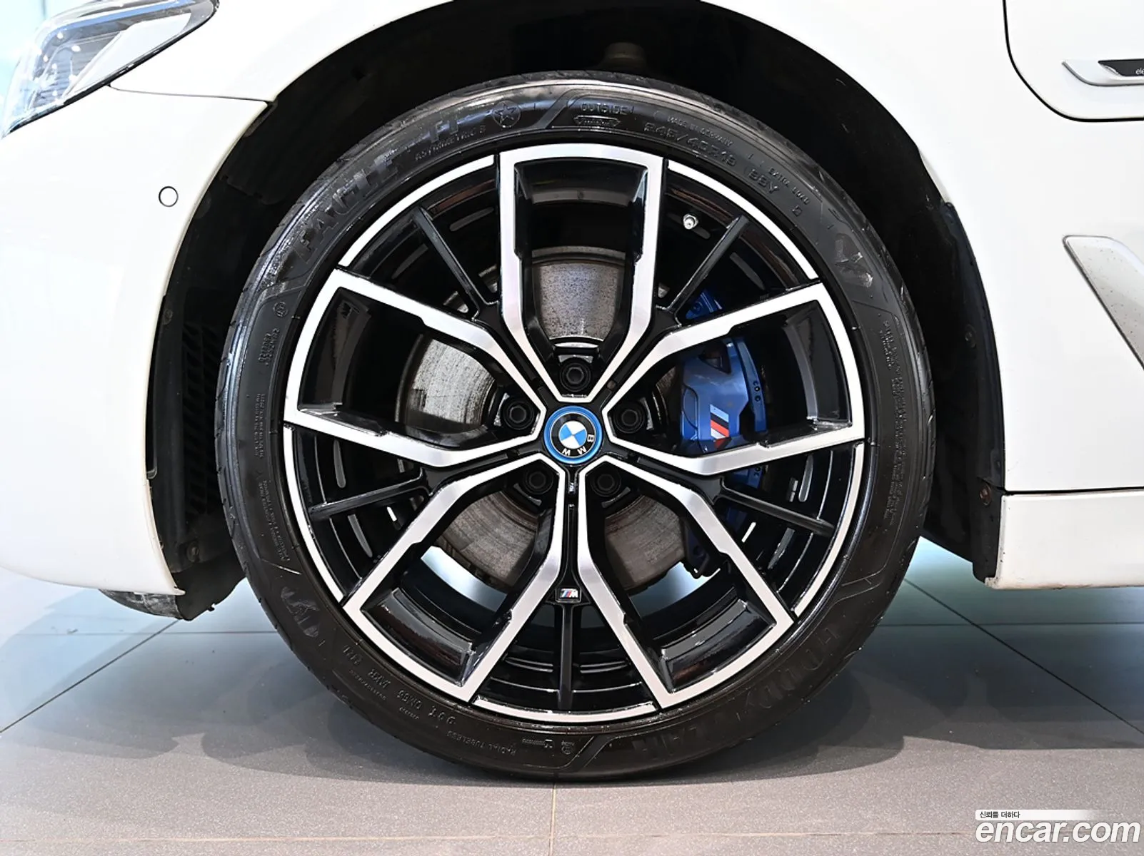 BMW 5 Series G30 530E M Sports - фотография 7393104
