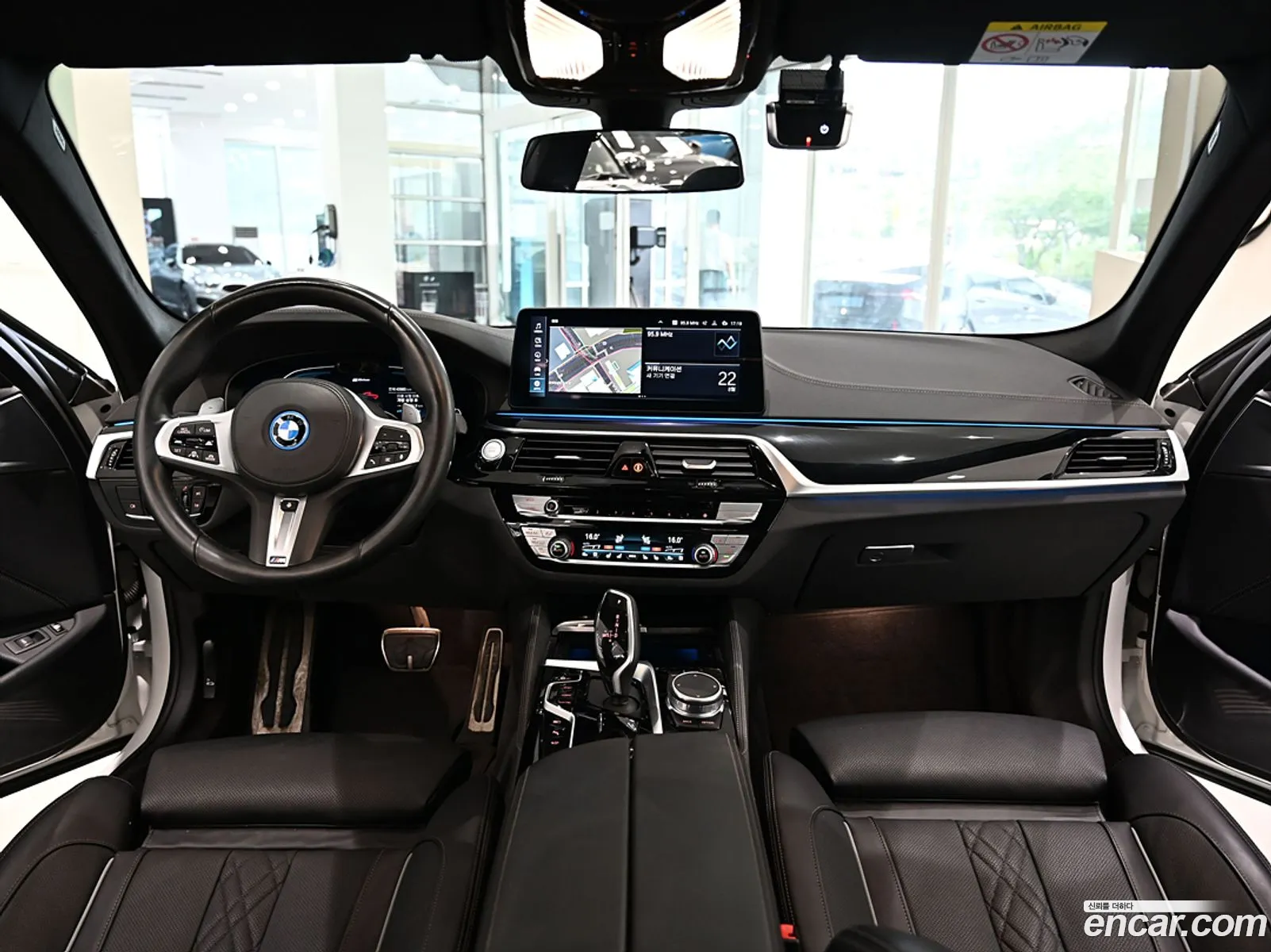 BMW 5 Series G30 530E M Sports - фотография 7393105