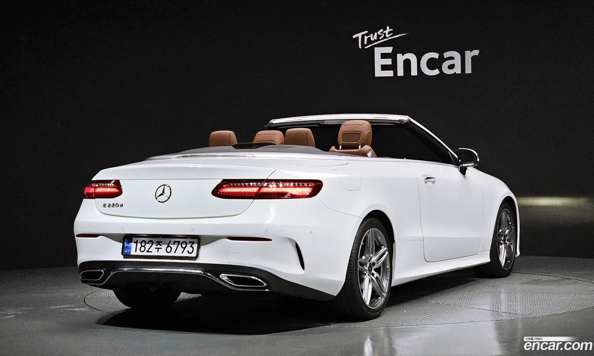 Benz E-Class W213 E220D Cabriolet - фотография 19070361