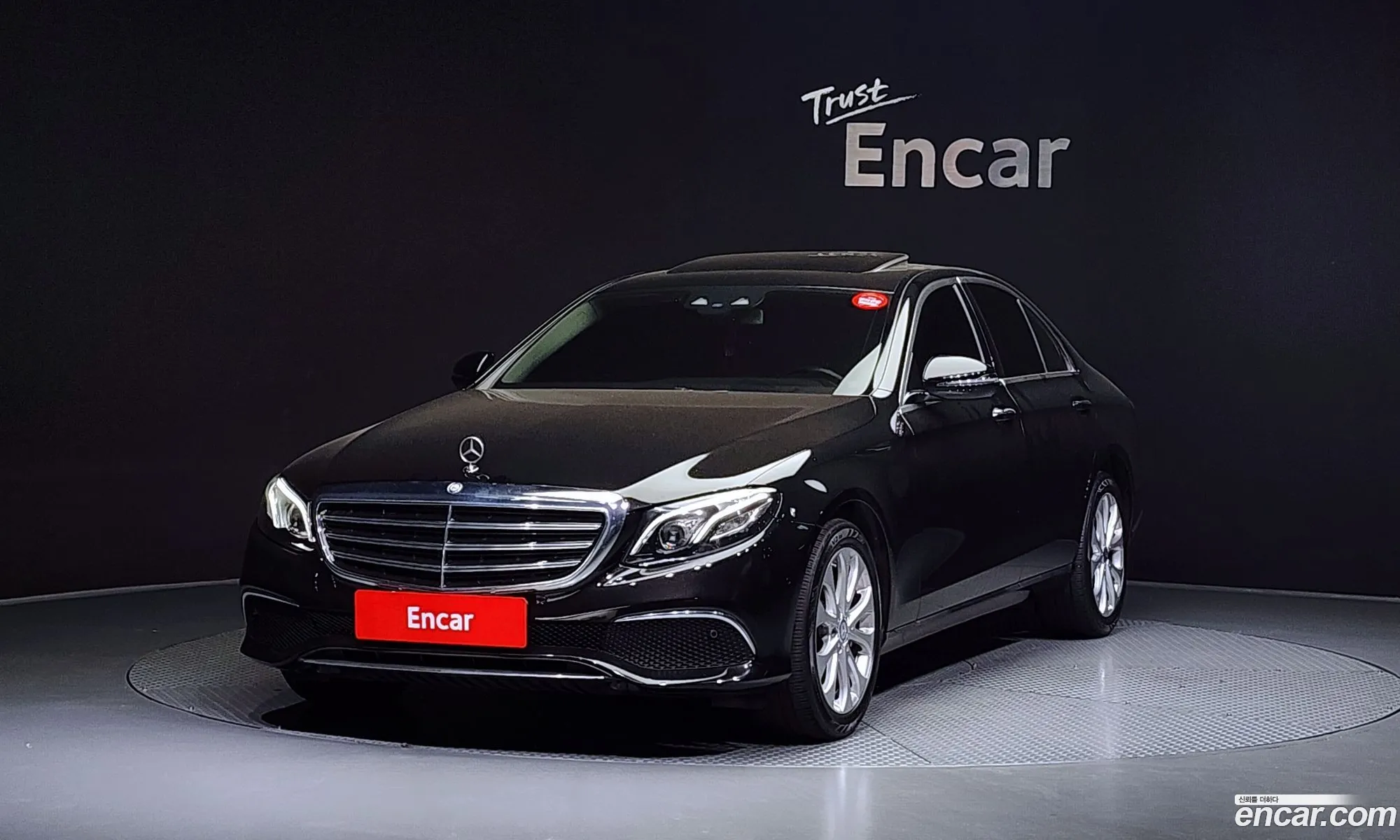 Benz E-Class W213 E220D Exclusive - фотография 19113337