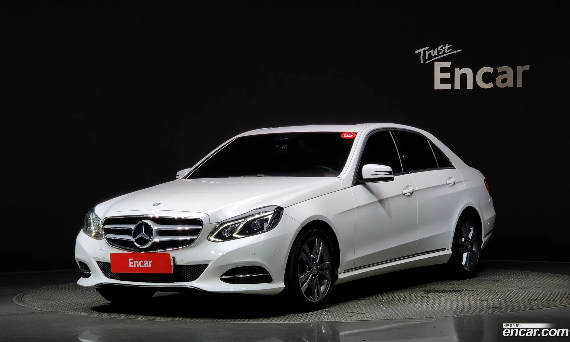 Mercedes E-Class W212 E200 Avantgarde - фотография 19038776