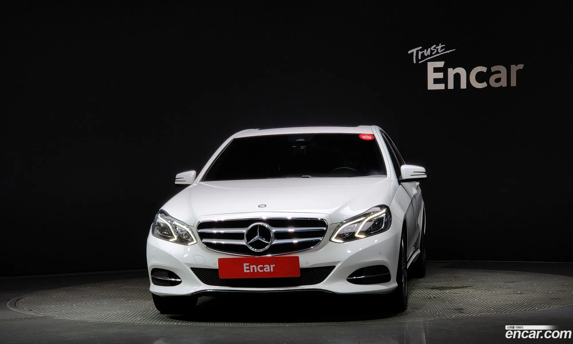 Mercedes E-Class W212 E200 Avantgarde - фотография 19038778