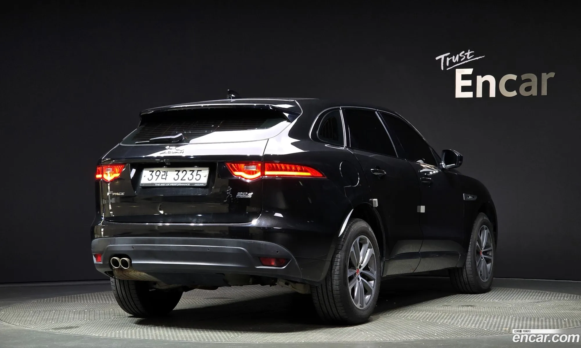 Jaguar F-Pace 20D R-Sport - фотография 3930954