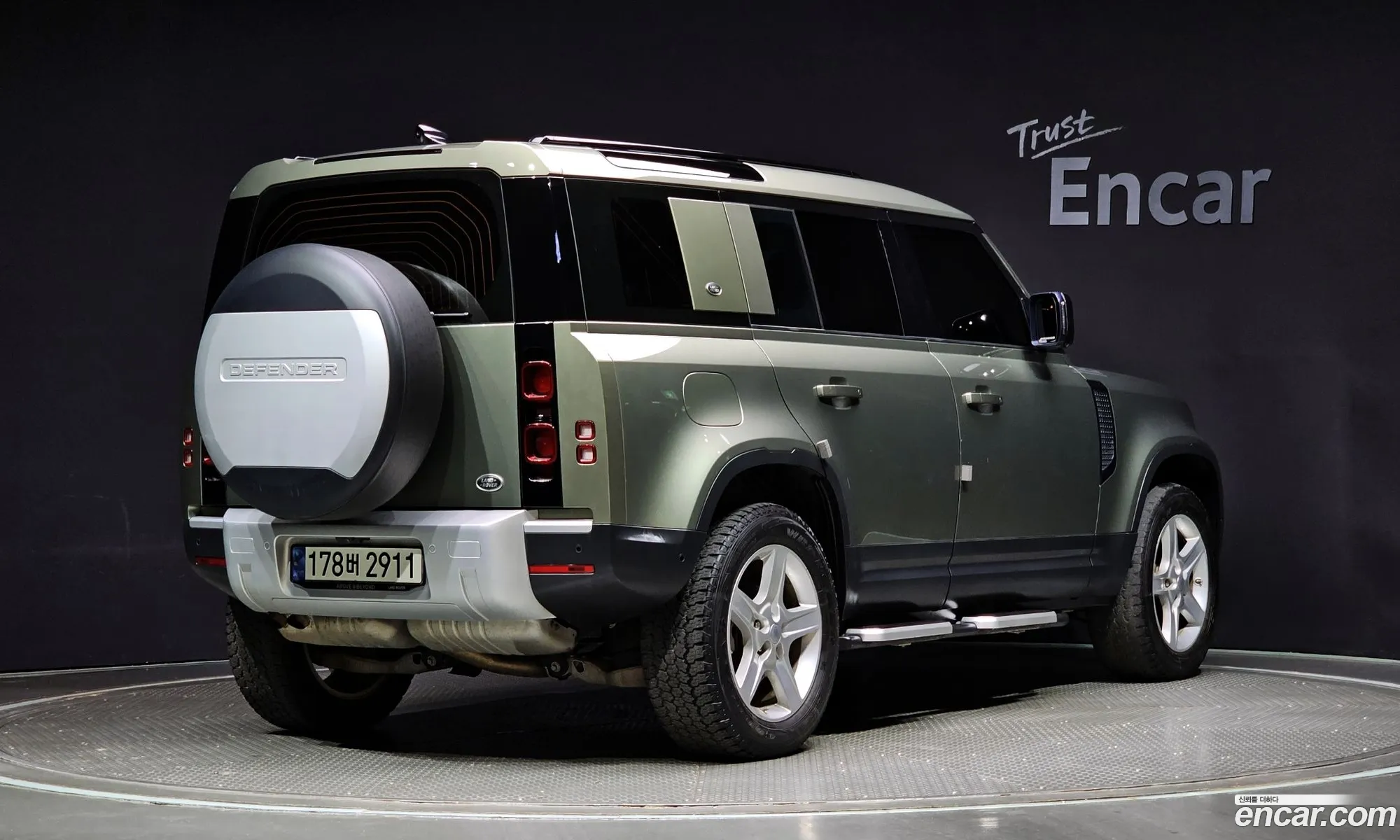 Land Rover Defender L663 110 D240 Se - фотография 7242564