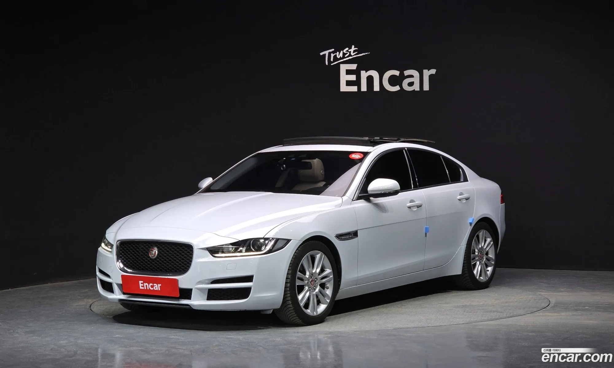 Jaguar Xe 20D Prestige - фотография 3929966