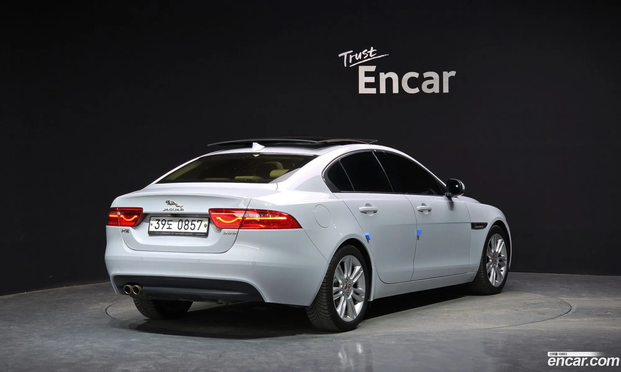 Jaguar Xe 20D Prestige - фотография 3929967