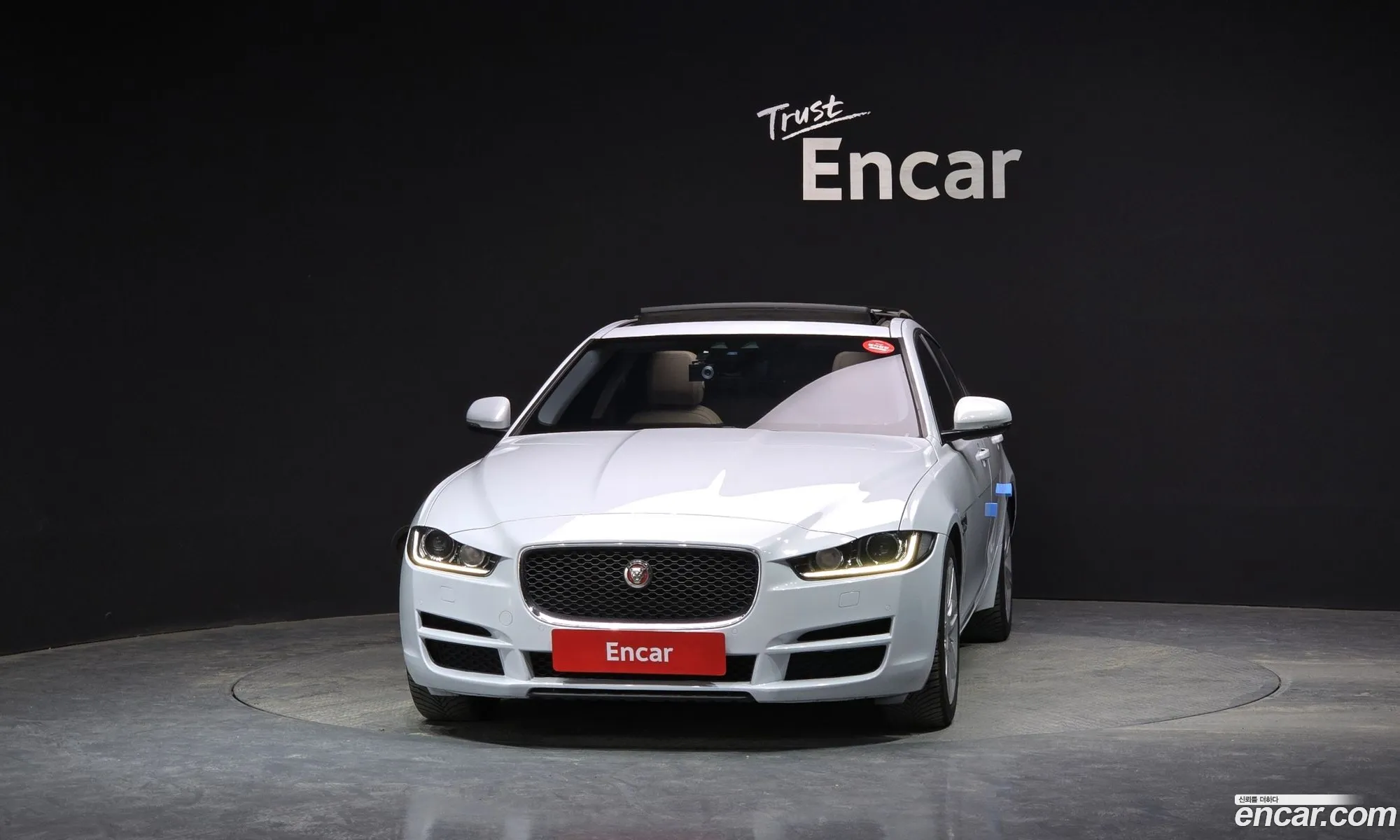 Jaguar Xe 20D Prestige - фотография 3929968