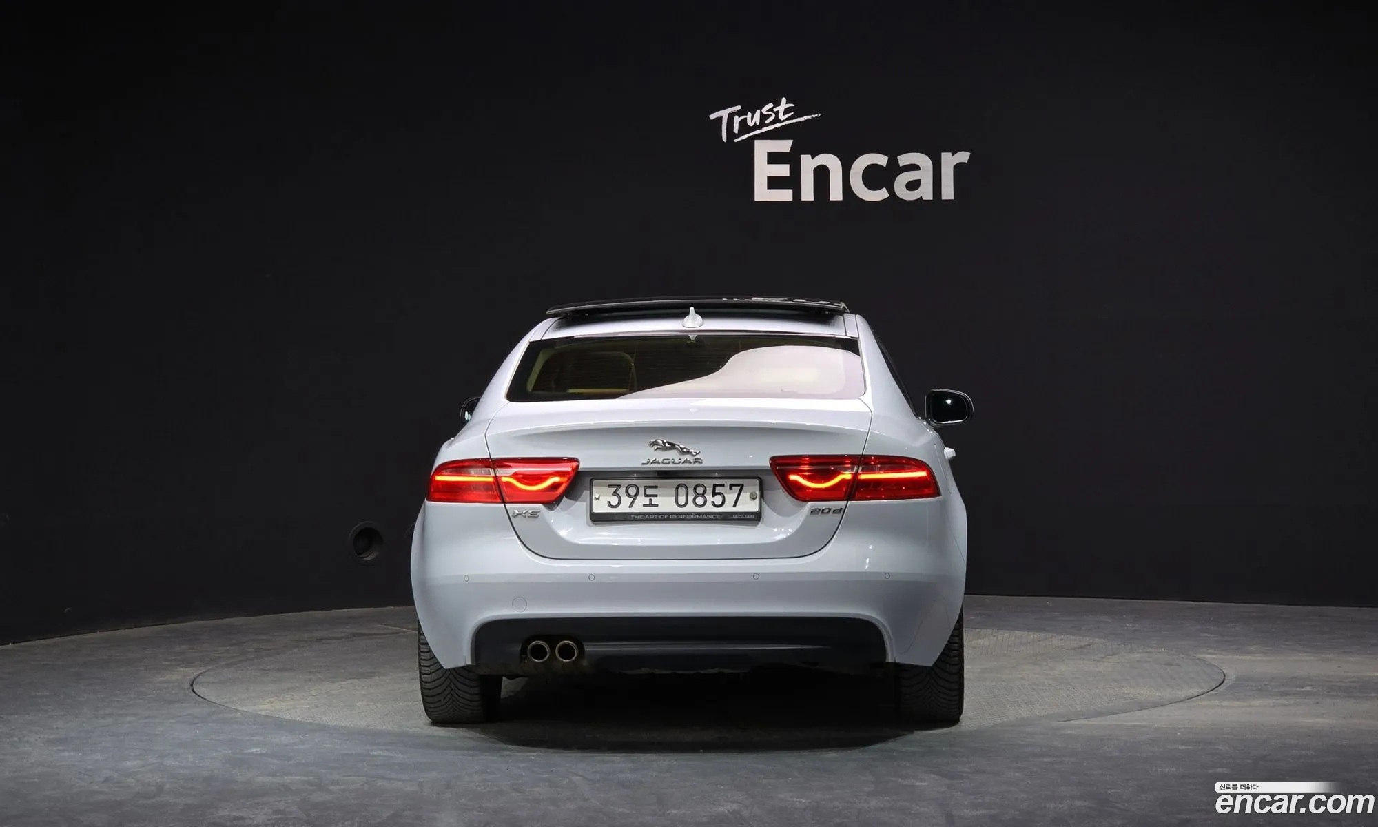 Jaguar Xe 20D Prestige - фотография 3929969