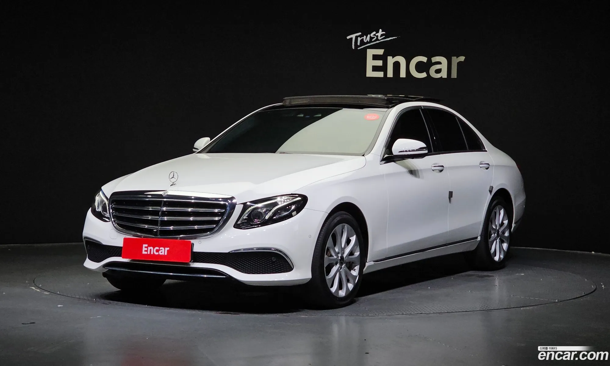 Mercedes E-Class W213 E300 Exclusive - фотография 19123079