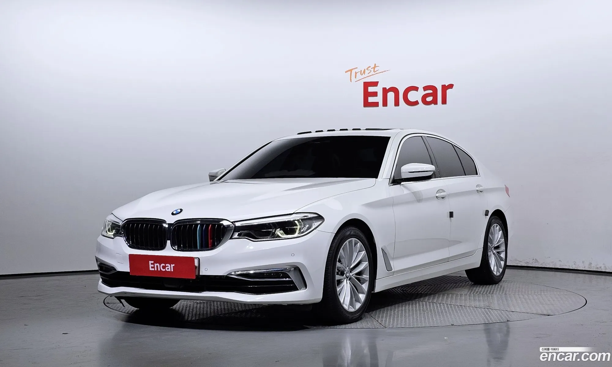 BMW 5 Series G30 520D xDrive Luxury Plus - фотография 17843873