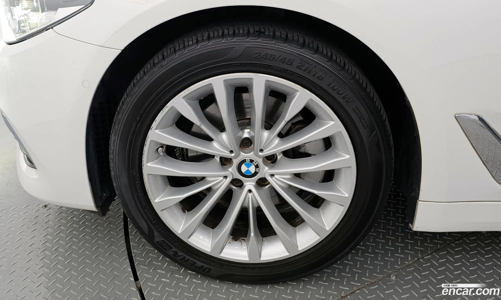 BMW 5 Series G30 520D xDrive Luxury Plus - фотография 17843877