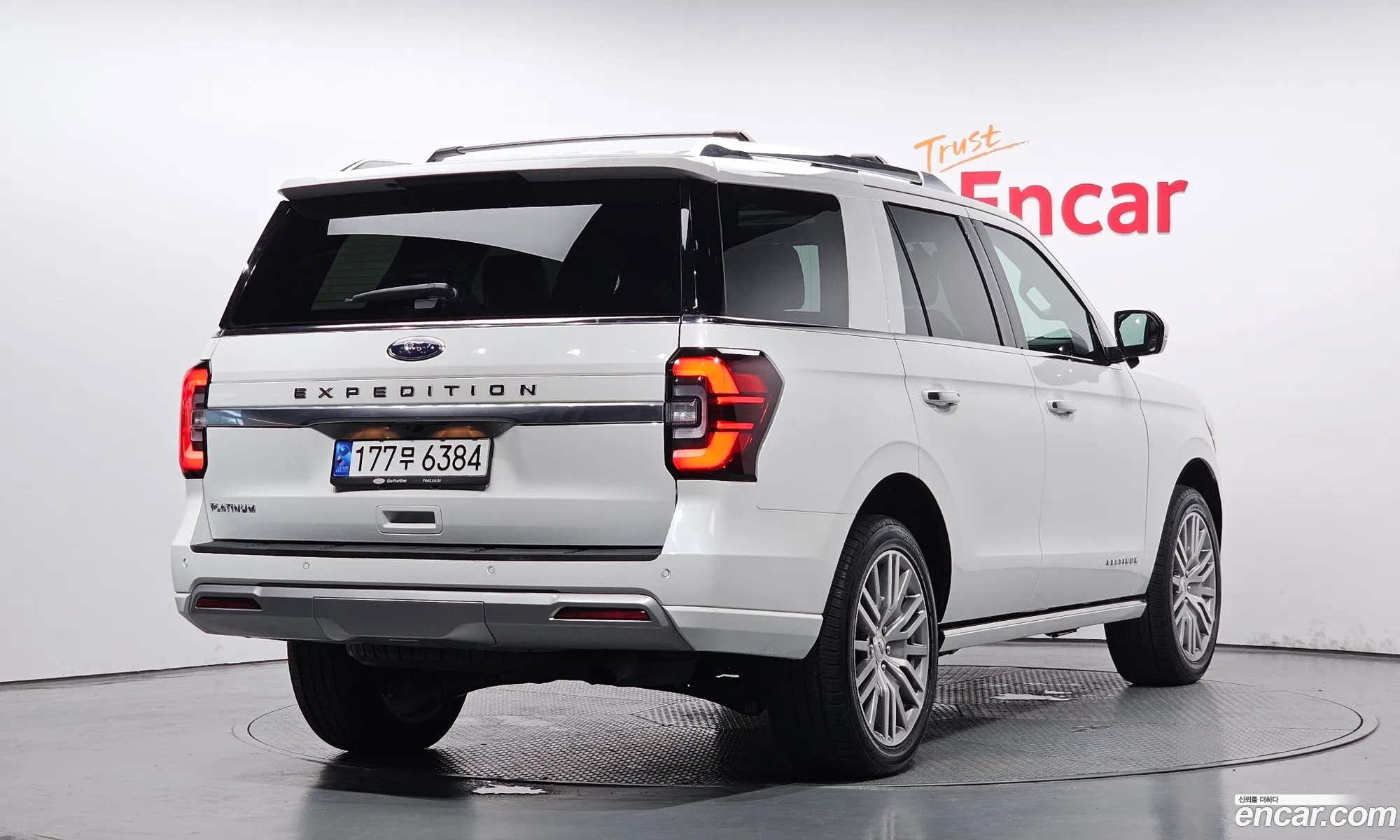 Ford Expedition Platinum 4Wd 7-Seater - фотография 15940393