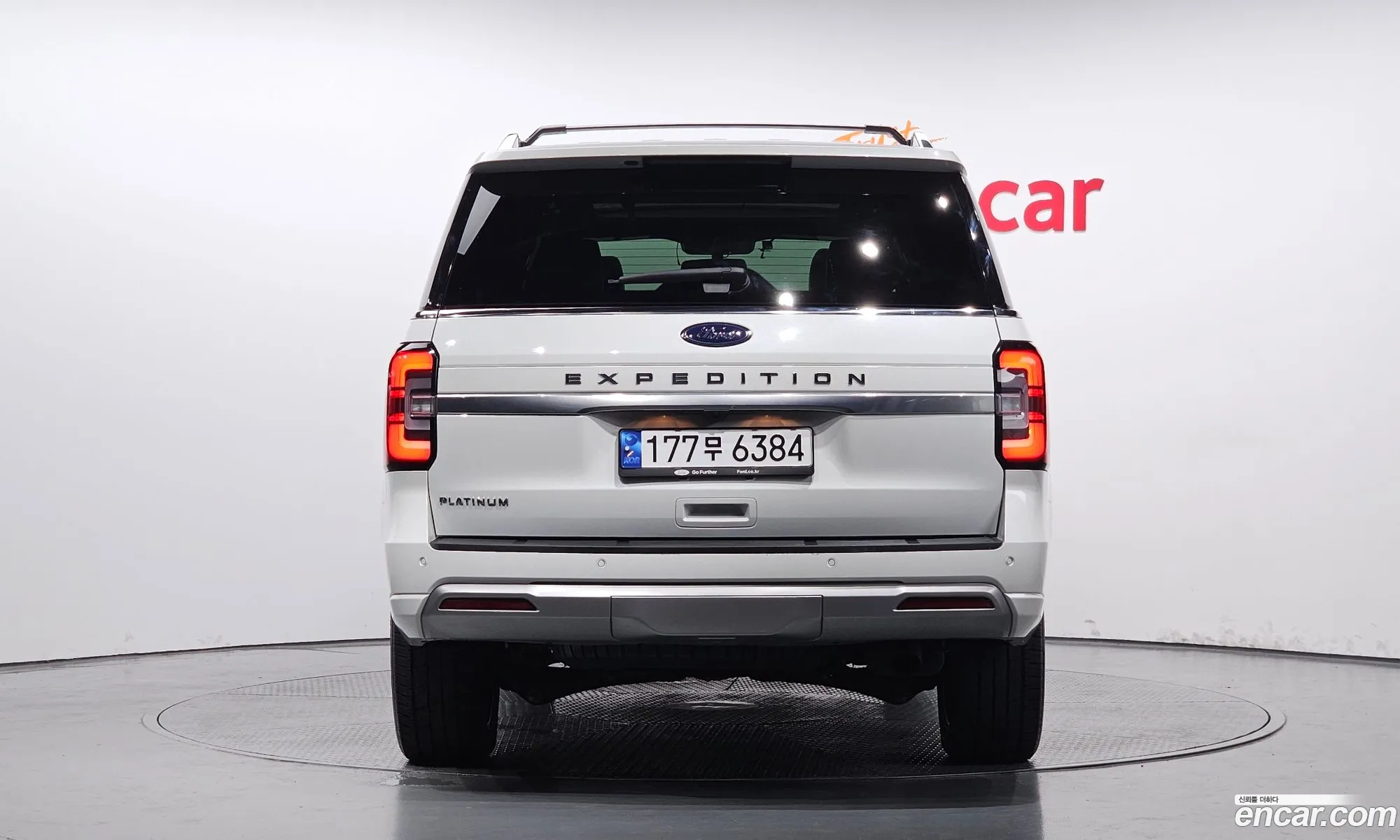 Ford Expedition Platinum 4Wd 7-Seater - фотография 15940395