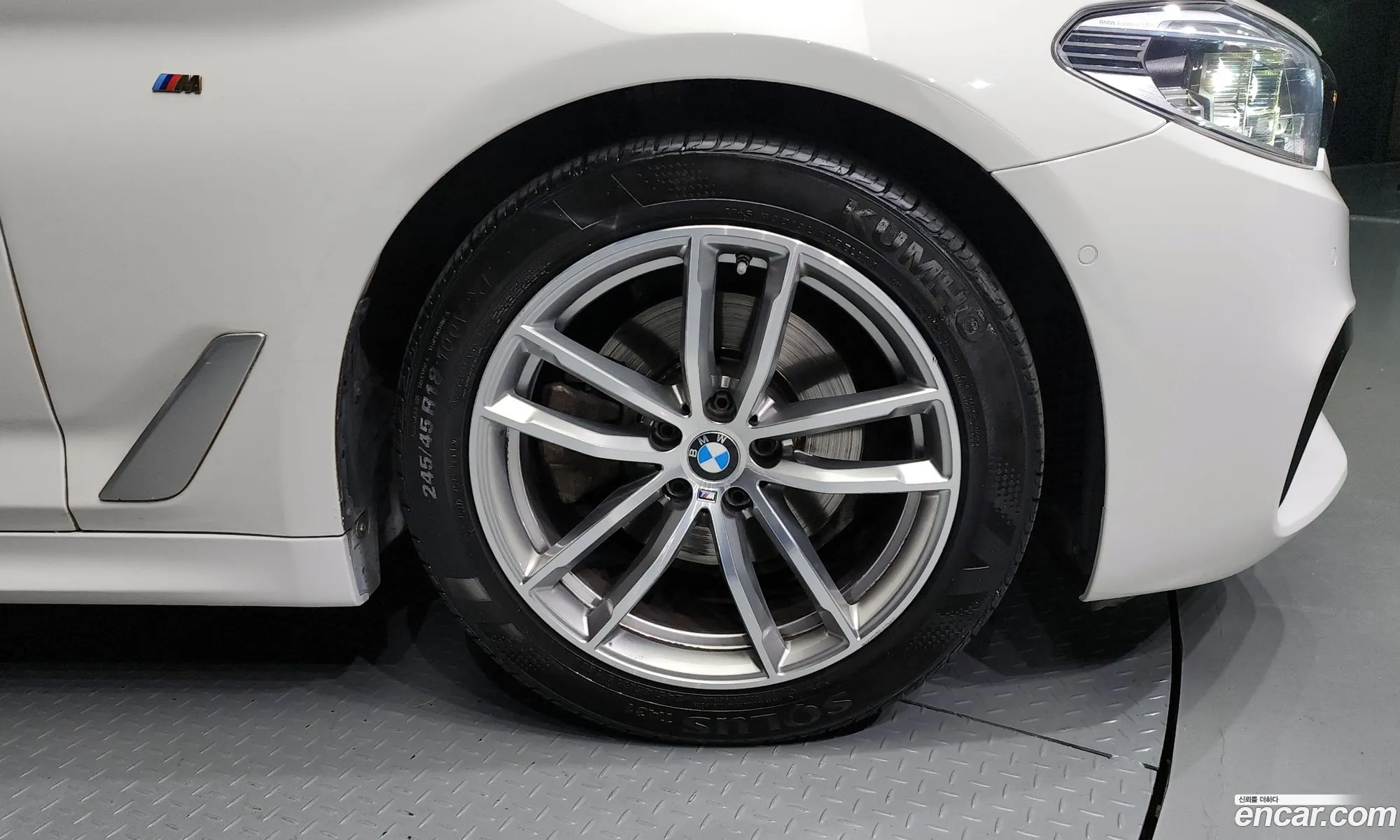 BMW 5 Series G30 520D xDrive M Sport Plus - фотография 17859497