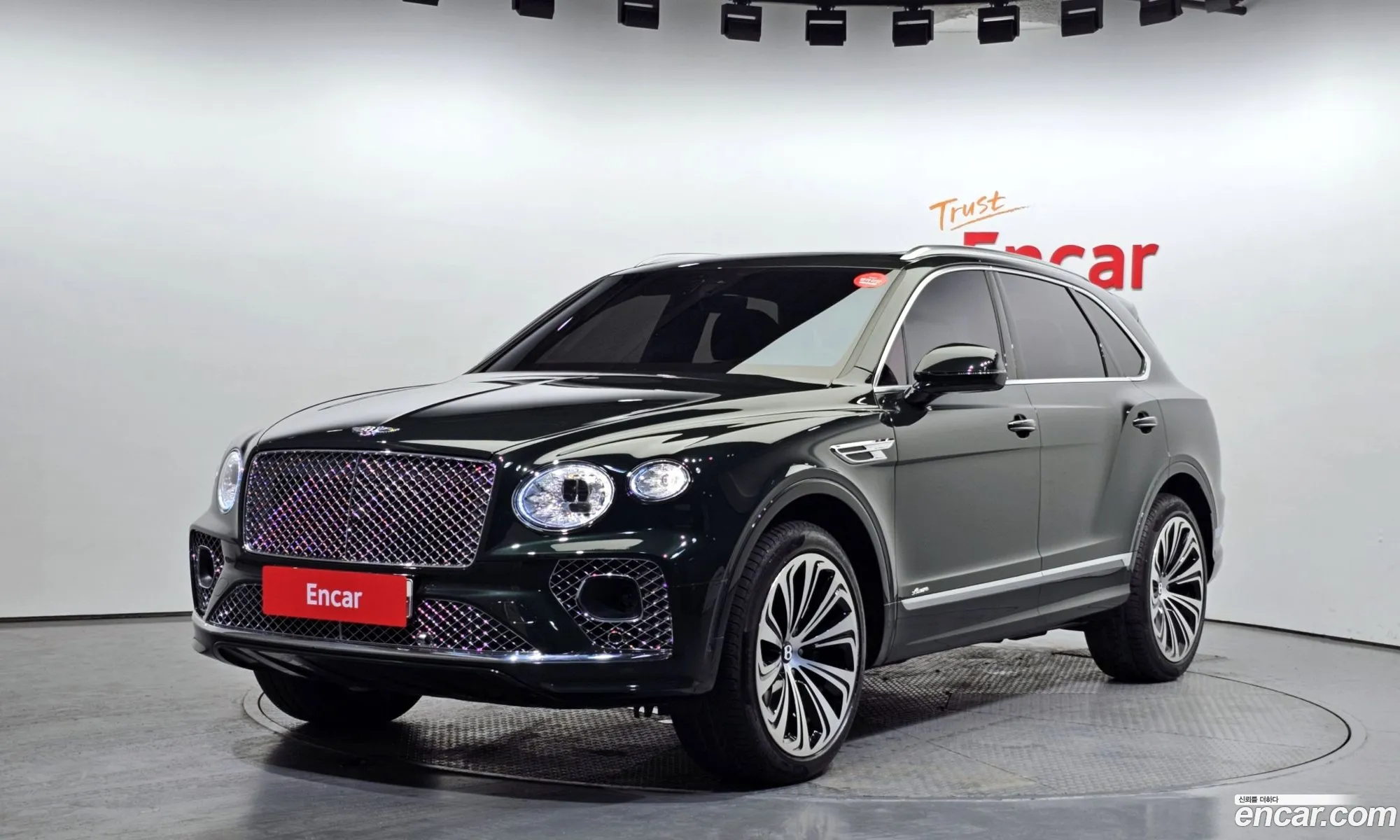 Bentley Bentayga 40 V8 Azur - фотография 4438228