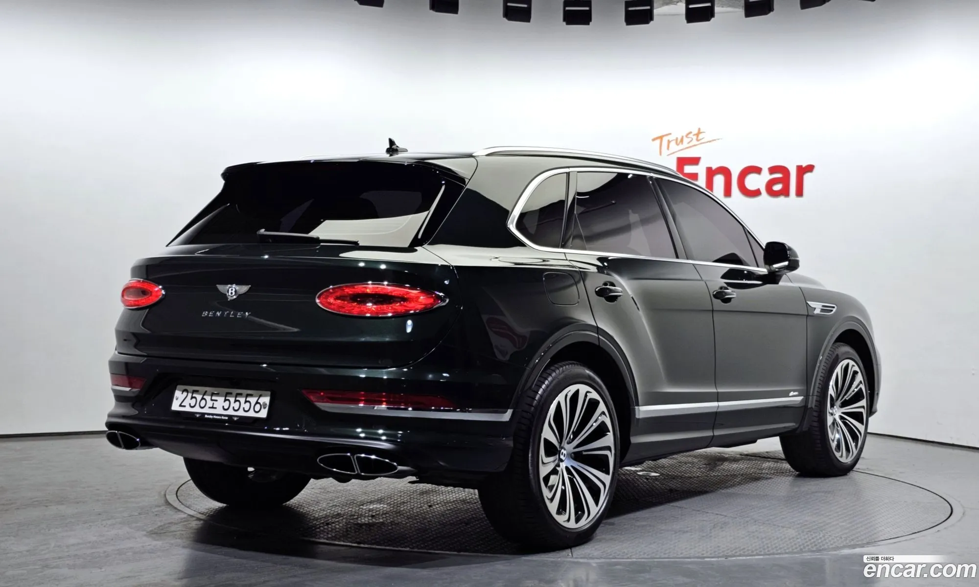Bentley Bentayga 40 V8 Azur - фотография 4438229