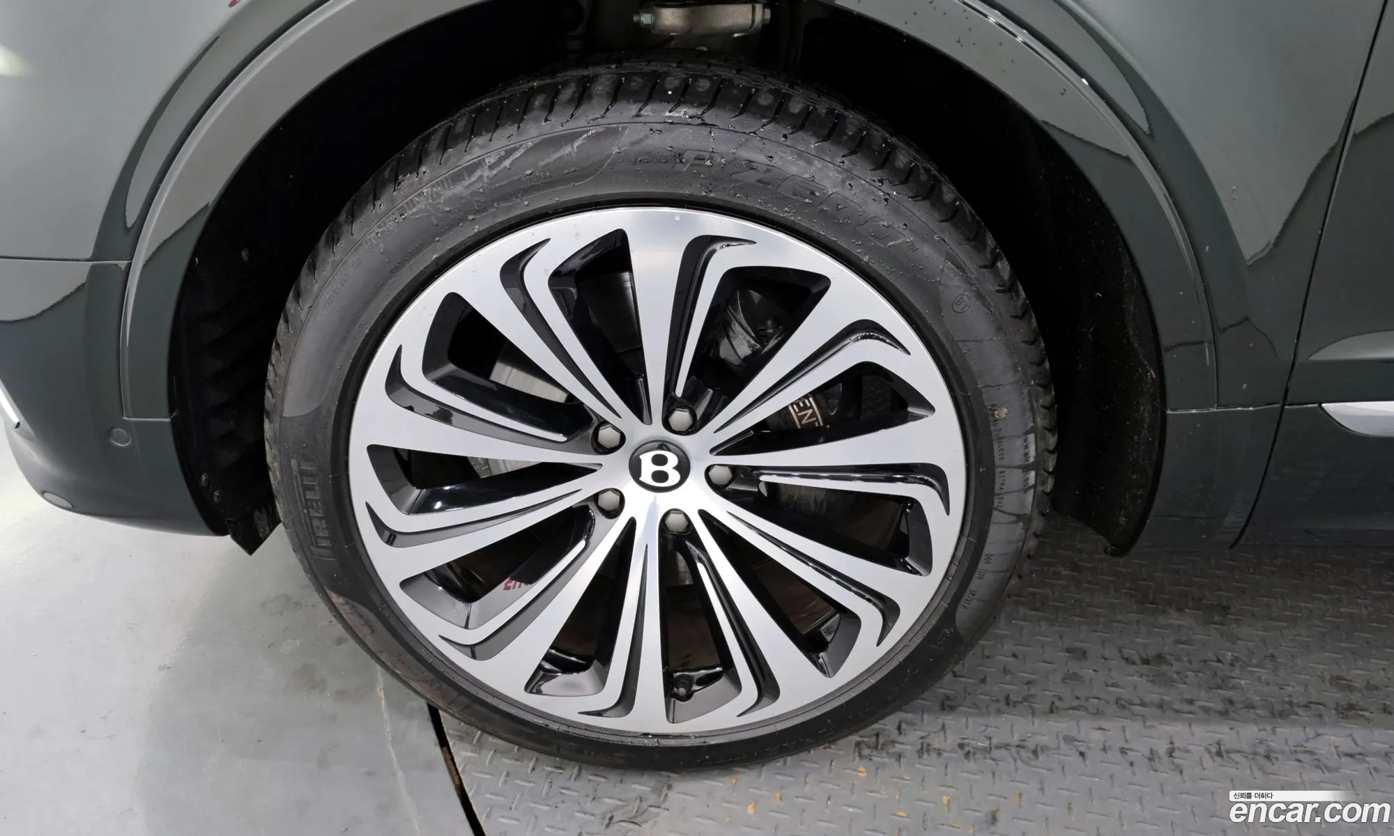 Bentley Bentayga 40 V8 Azur - фотография 4438232