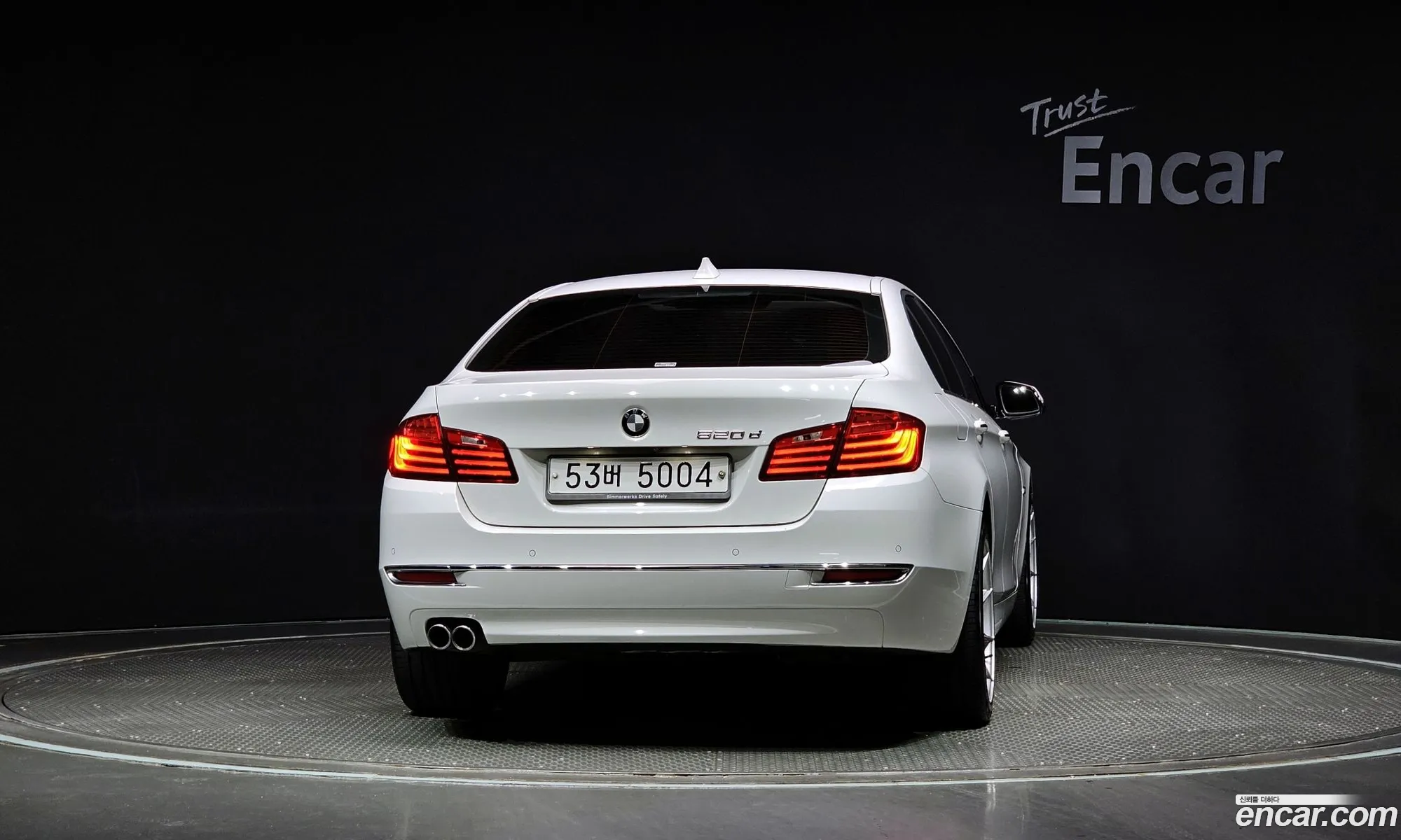 BMW 5 Series F10 520D Luxury - фотография 18102395